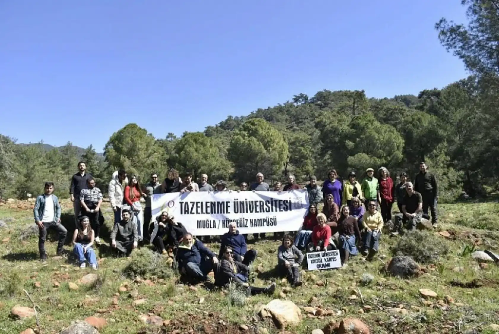 Köyceğiz Tazelenme Üniversitesi öğrencilerinden fidan dikimi etkinliği