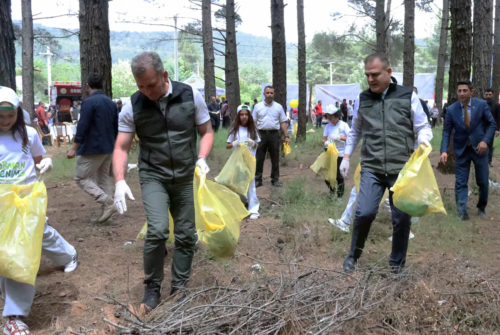 Muğla'da Yarım saatte 580 kilo çöp toplandı