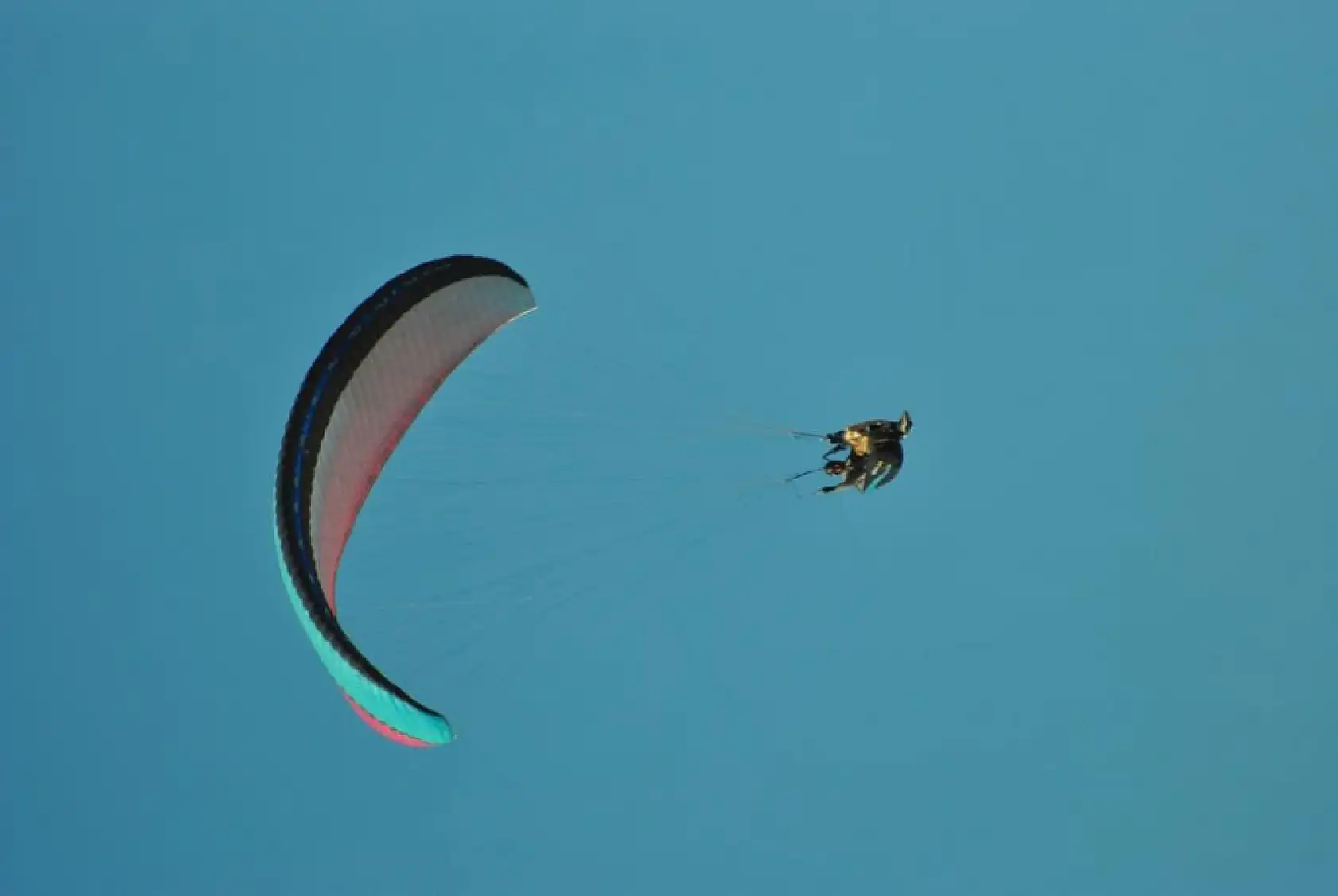 Fethiye'de köpeğiyle birlikte bin 700 metreden atladı