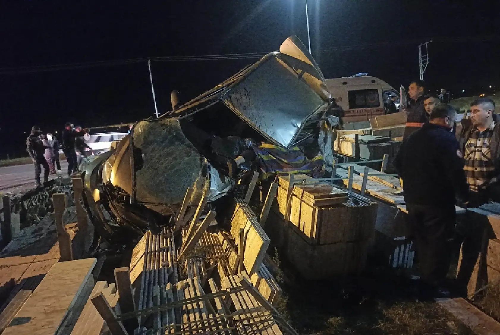 Kontrolden çıkan otomobil mermerlerin üzerine devrildi: 1 ölü