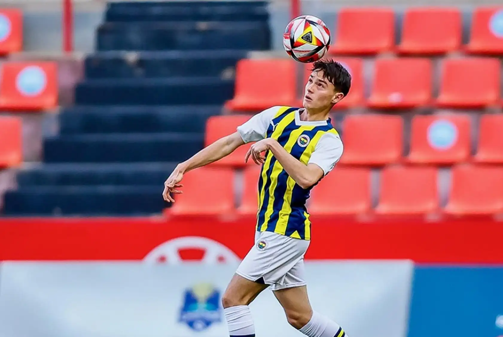 Galatasaray'lı Kerem, Fenerbahçe U19 Takımı Oyuncularını Kandırmış!
