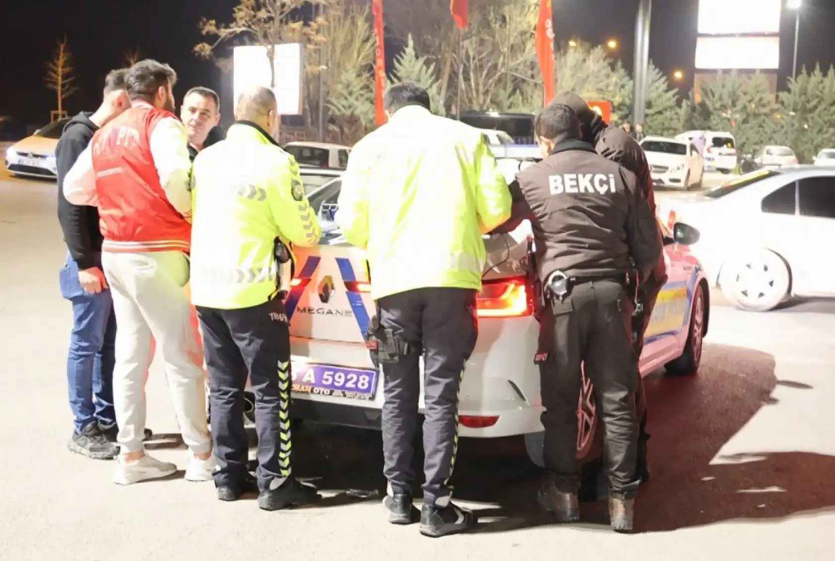 Muayenesiz araçla 2. kez alkollü ve ehliyetsiz yakalandı, 'Az saygın olsun' dedi