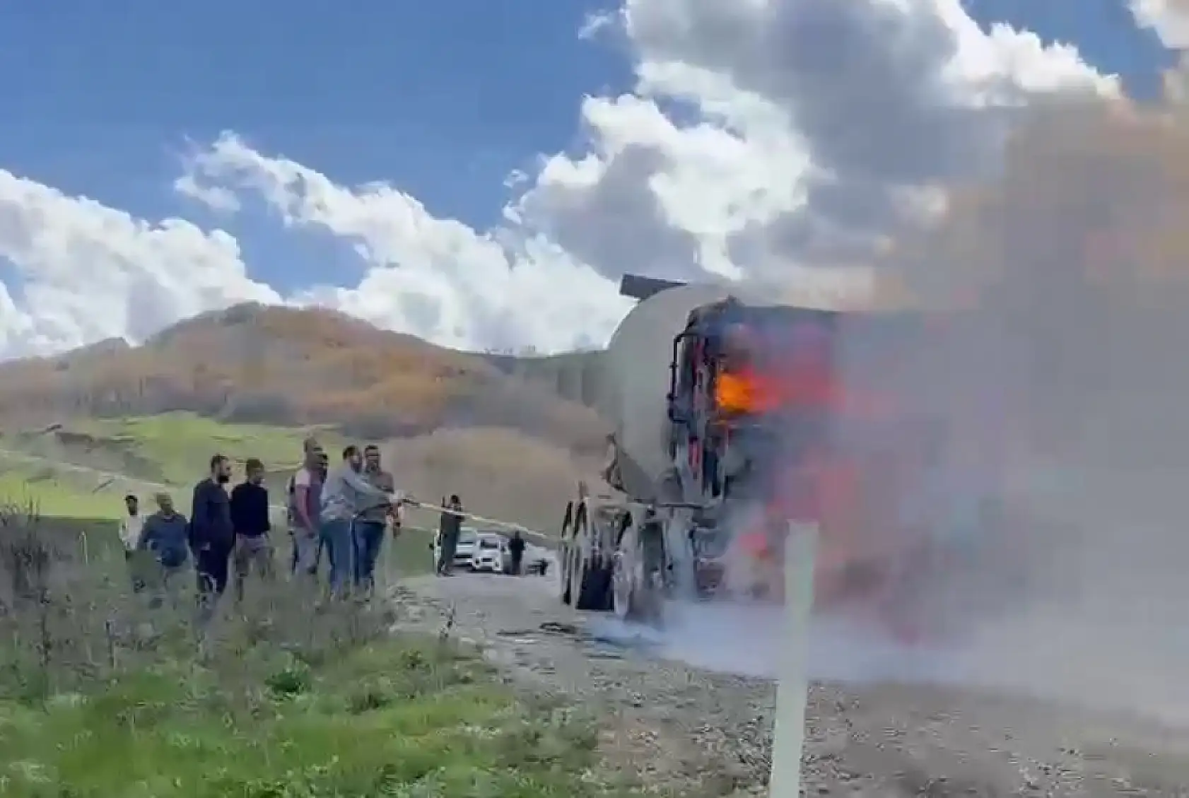 Beton mikseri alev topuna döndü