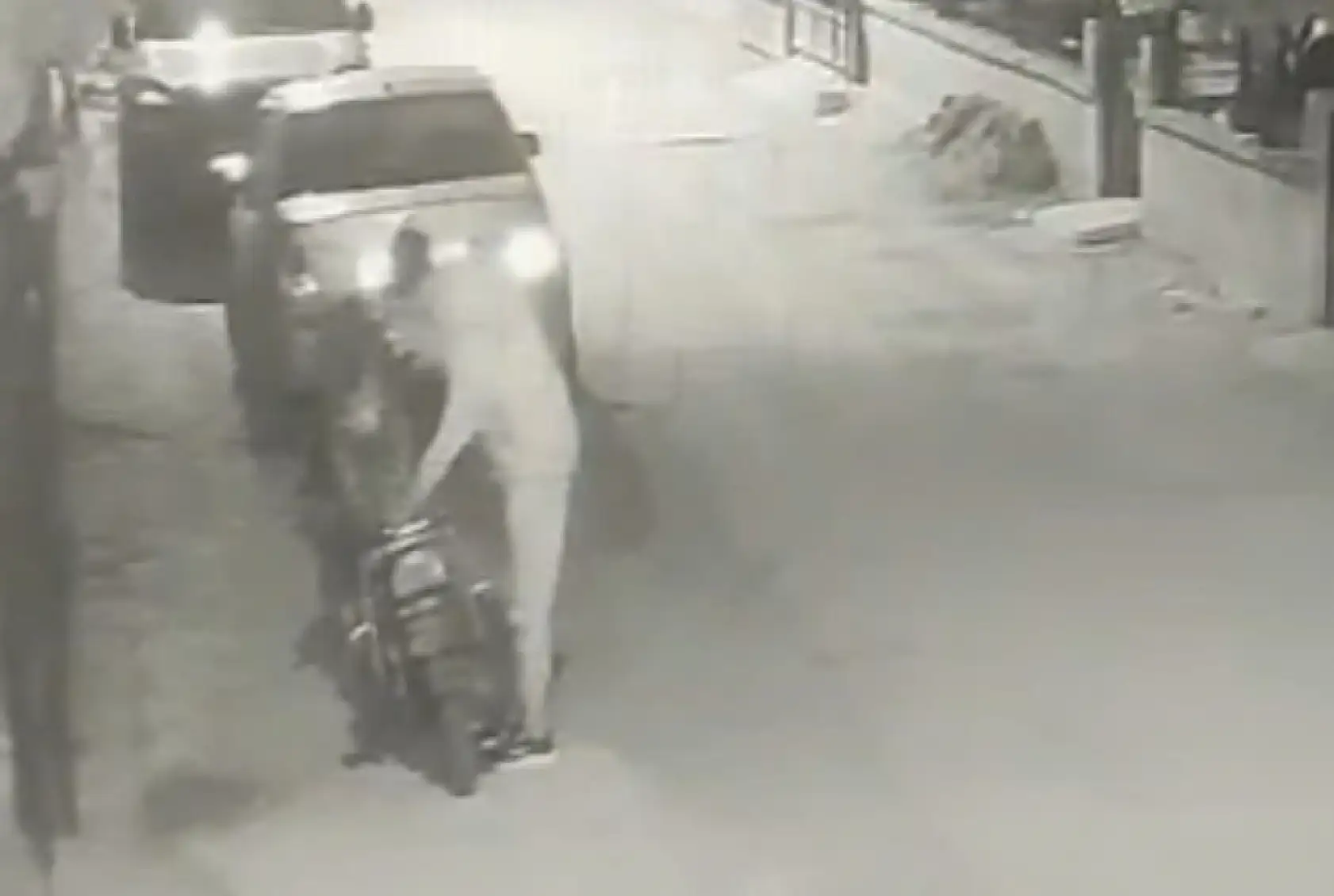 Çaldığı bisikleti beğenmeyince bırakıp motosikleti götürdü