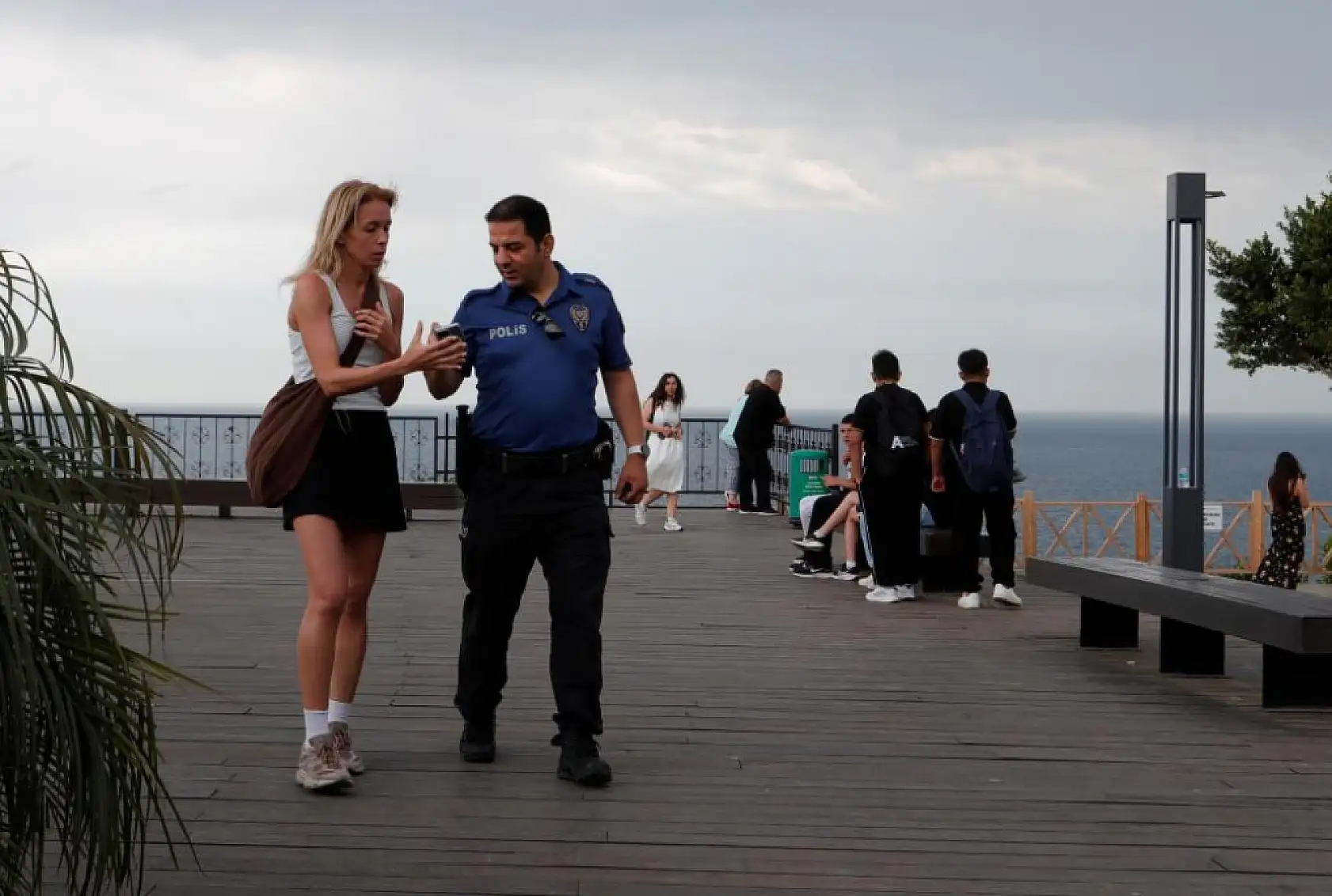 Kaybolan akıllı kol saatini GPRS ile takip eden Rus turist, polis ekipleriyle baskın yaptı