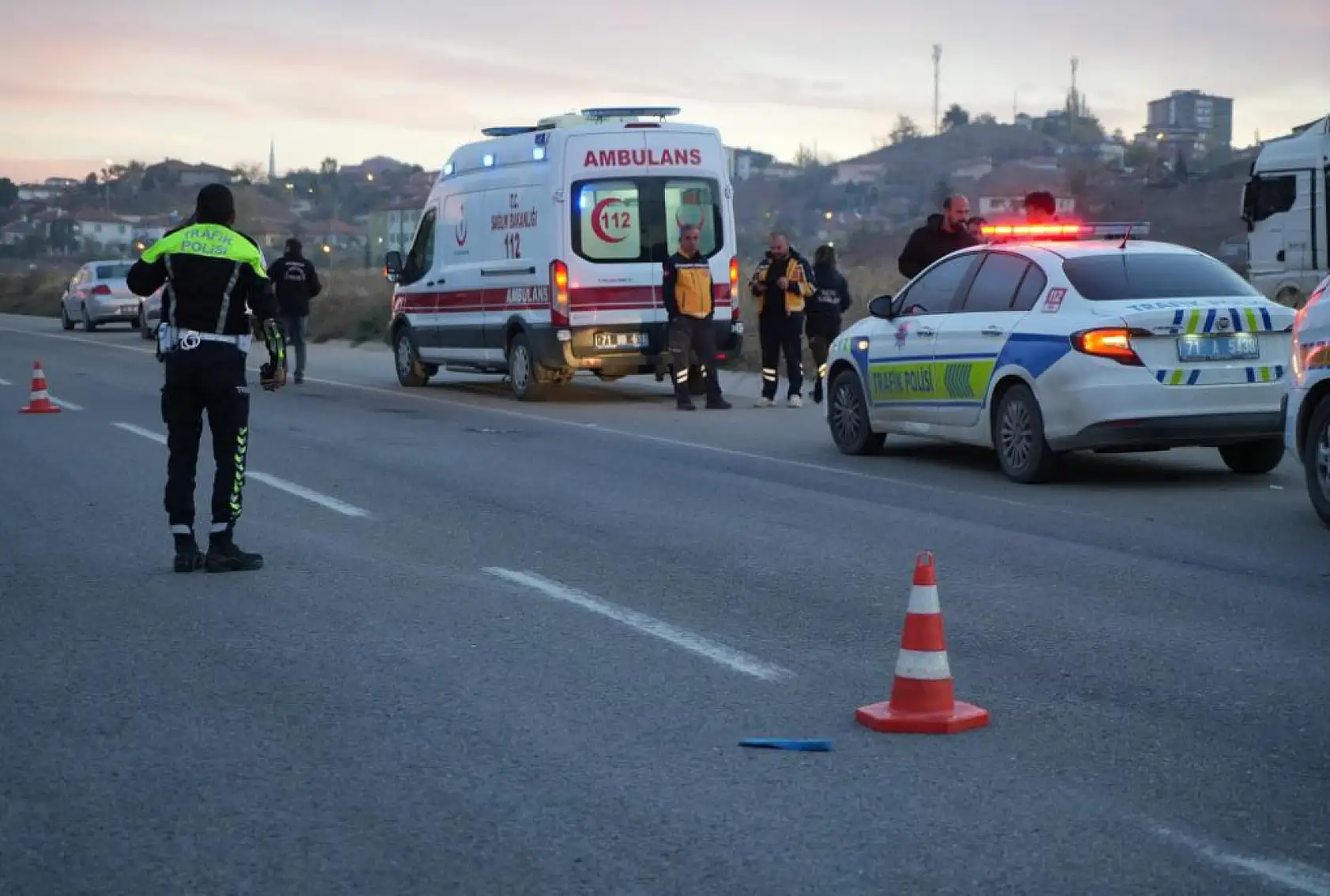 Ana Yolda Karşıya Geçmek İsteyen Yaya Otomobilin Çarpmasıyla Yaşamını Yitirdi