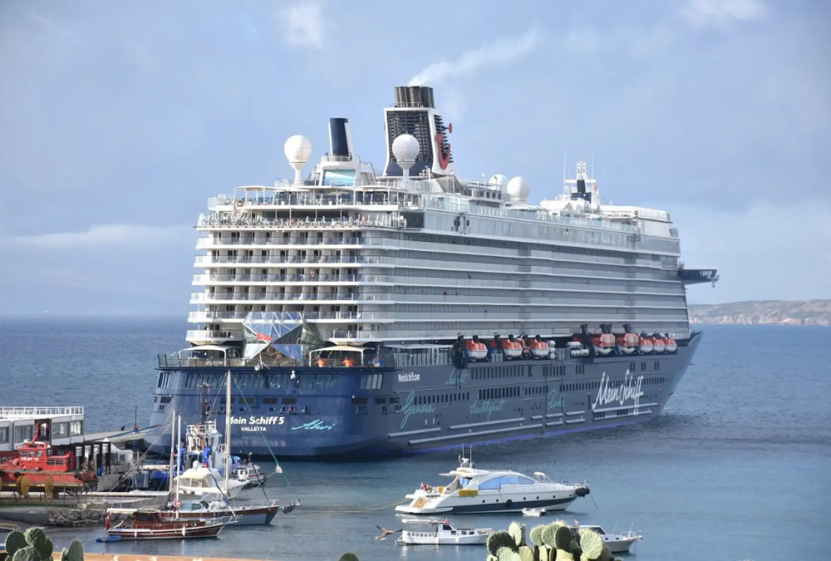 Bodrum'a 'Mein Schiff 5' kruvaziyeriyle 2 bin 716 yolcu geldi
