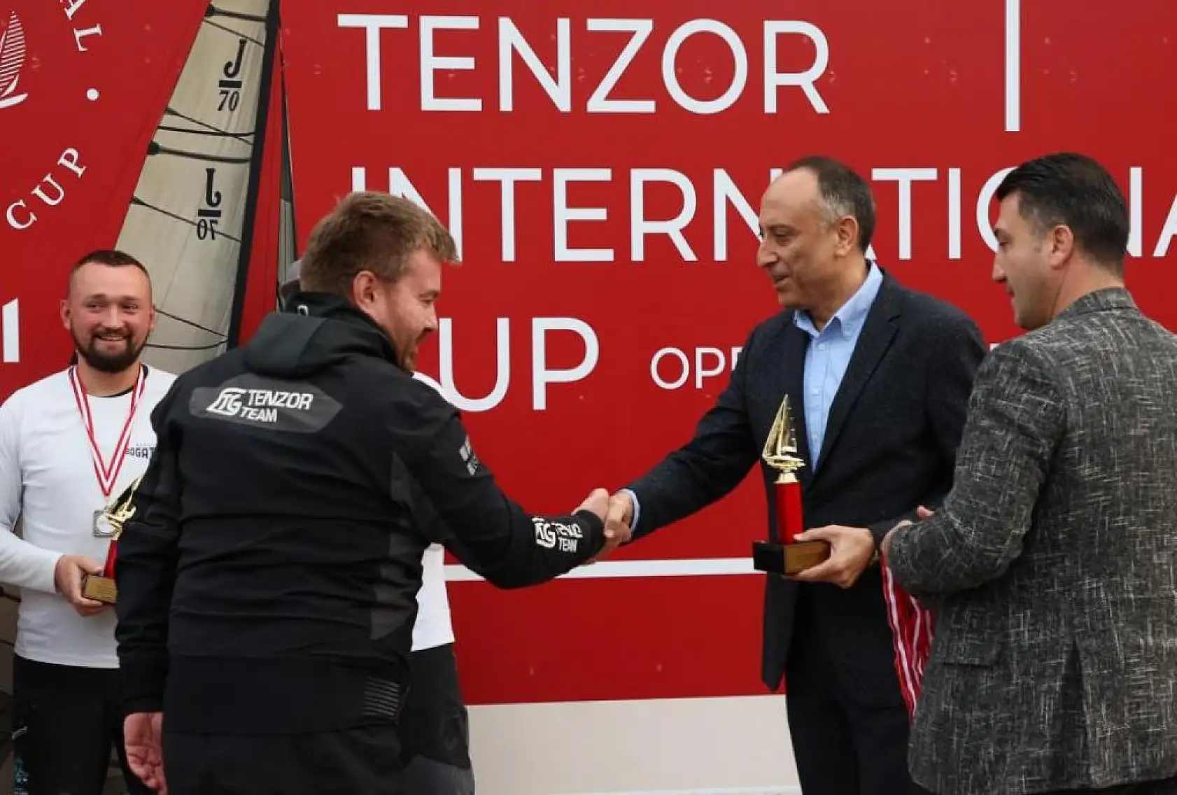 Tenzor Takımı 17 puanla zafere ulaştı