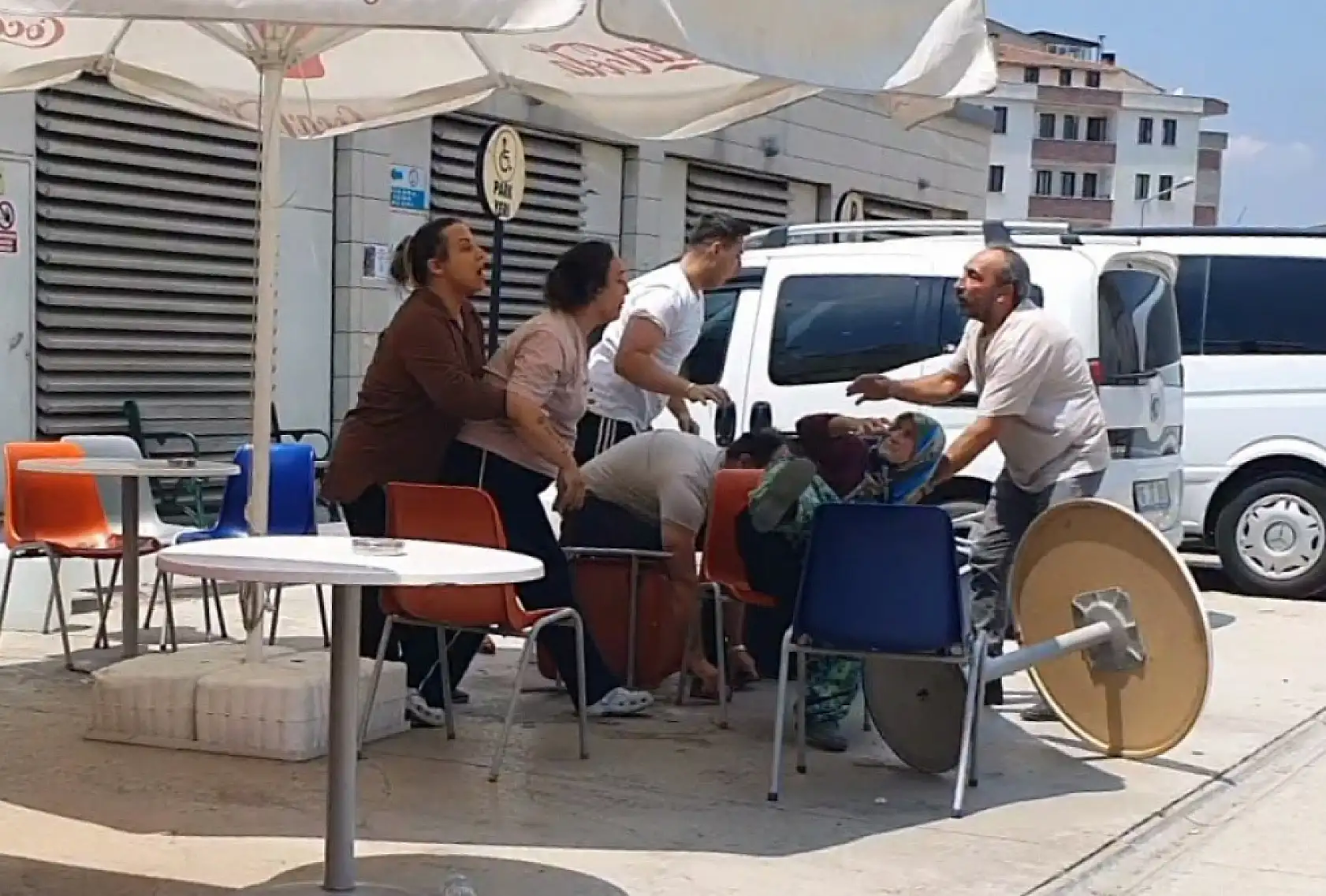 Kalbi duran 1 yaşındaki Evranur öldü...Acilde aileler birbirlerine girdi