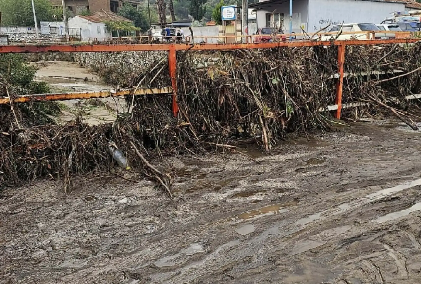 Şiddetli Yağmur, Ege'nin O İlinde 2 Can Aldı! 2 kişiyse kayıp