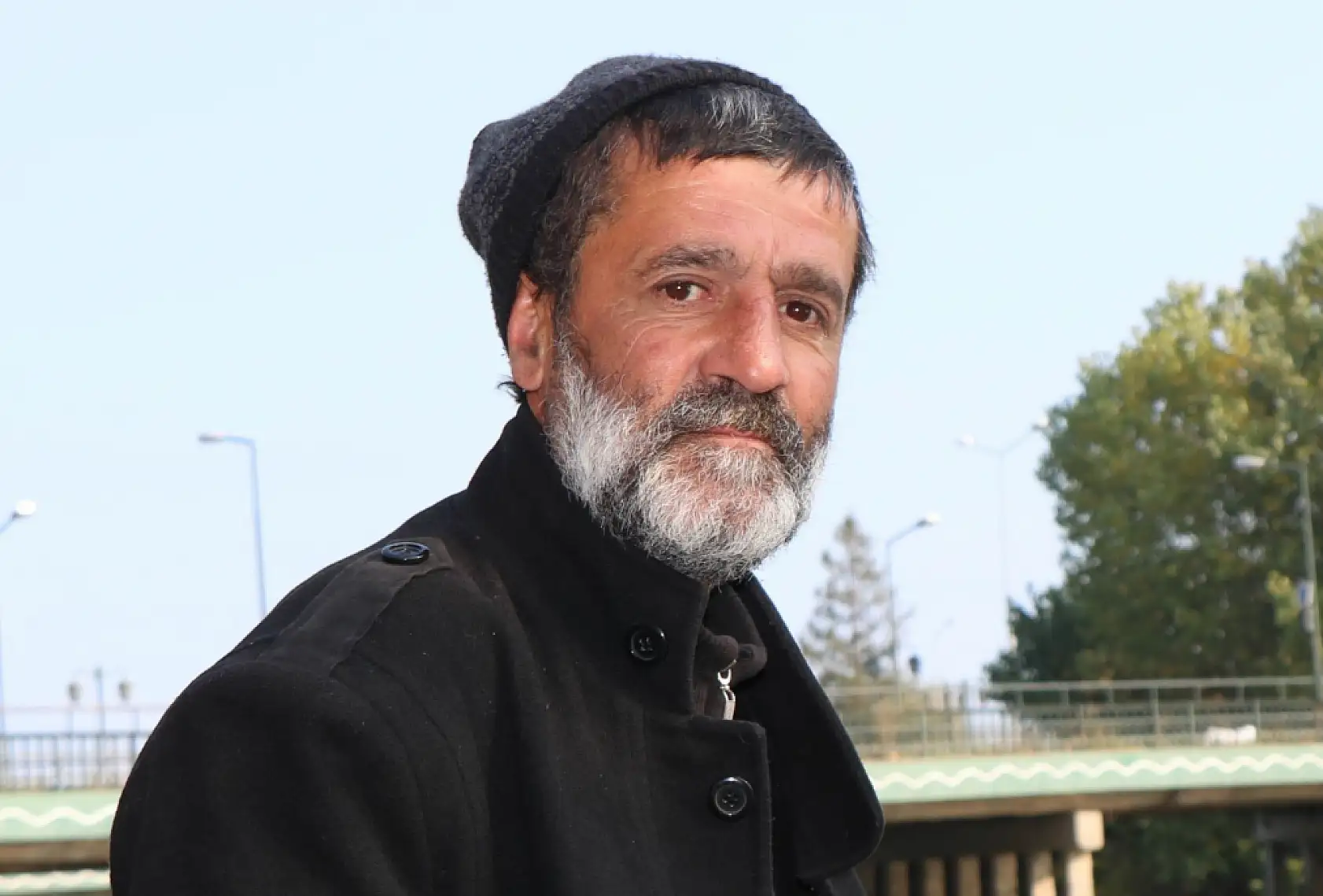 Farelerle dostluğu ile bilinen adam, otobüs durağında ölü bulundu