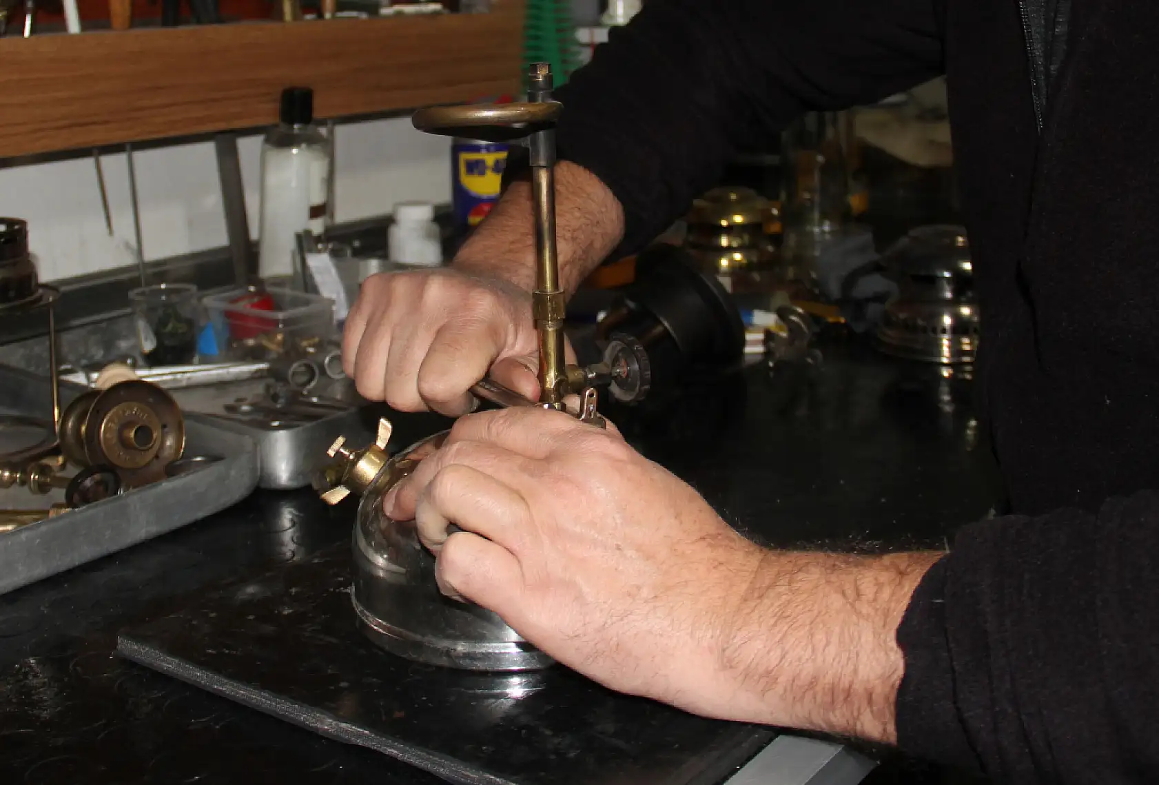 Asırlık lambalara yeniden ışık veriyor