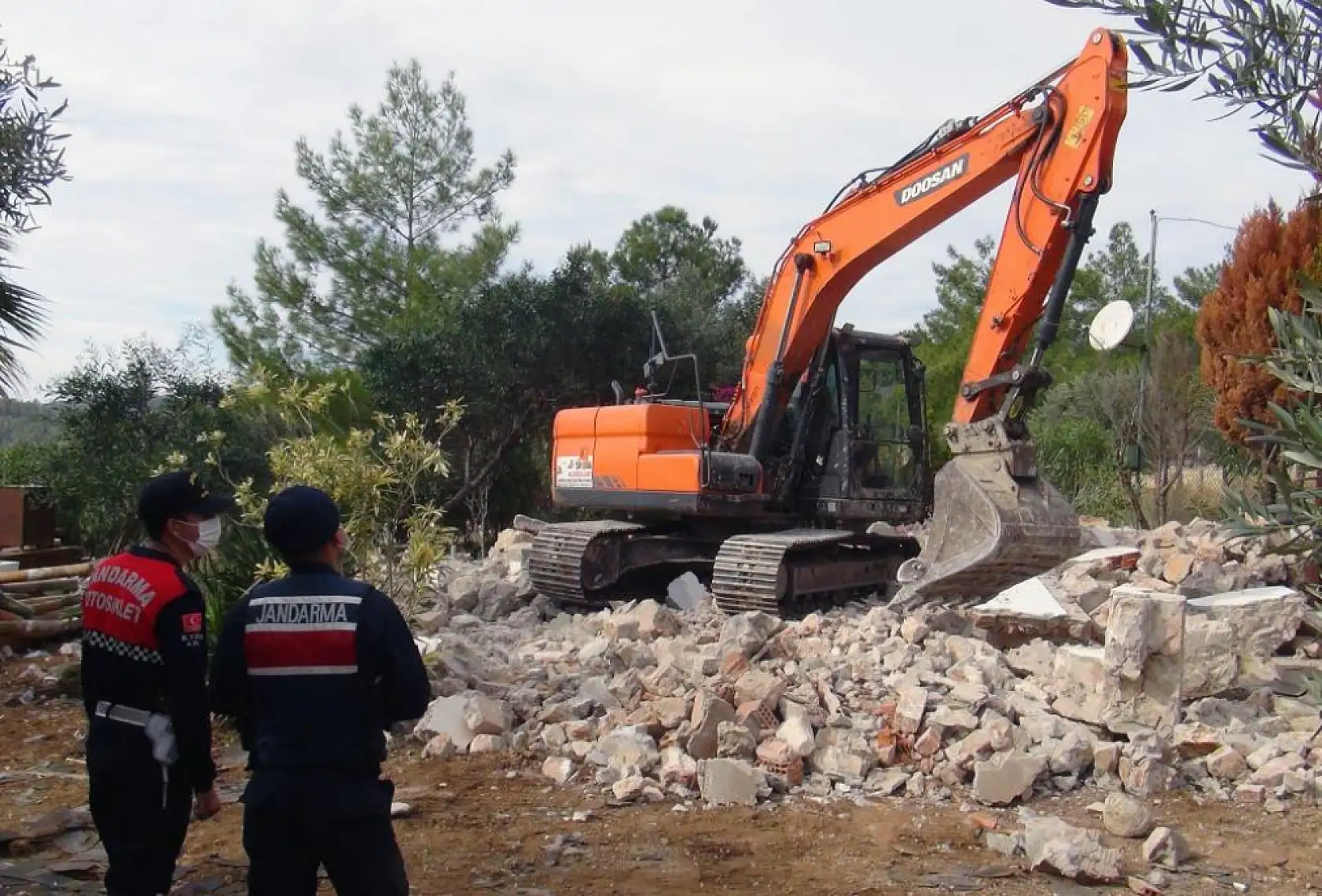 Menteşe Belediyesinden imara aykırı yapılara geçit yok