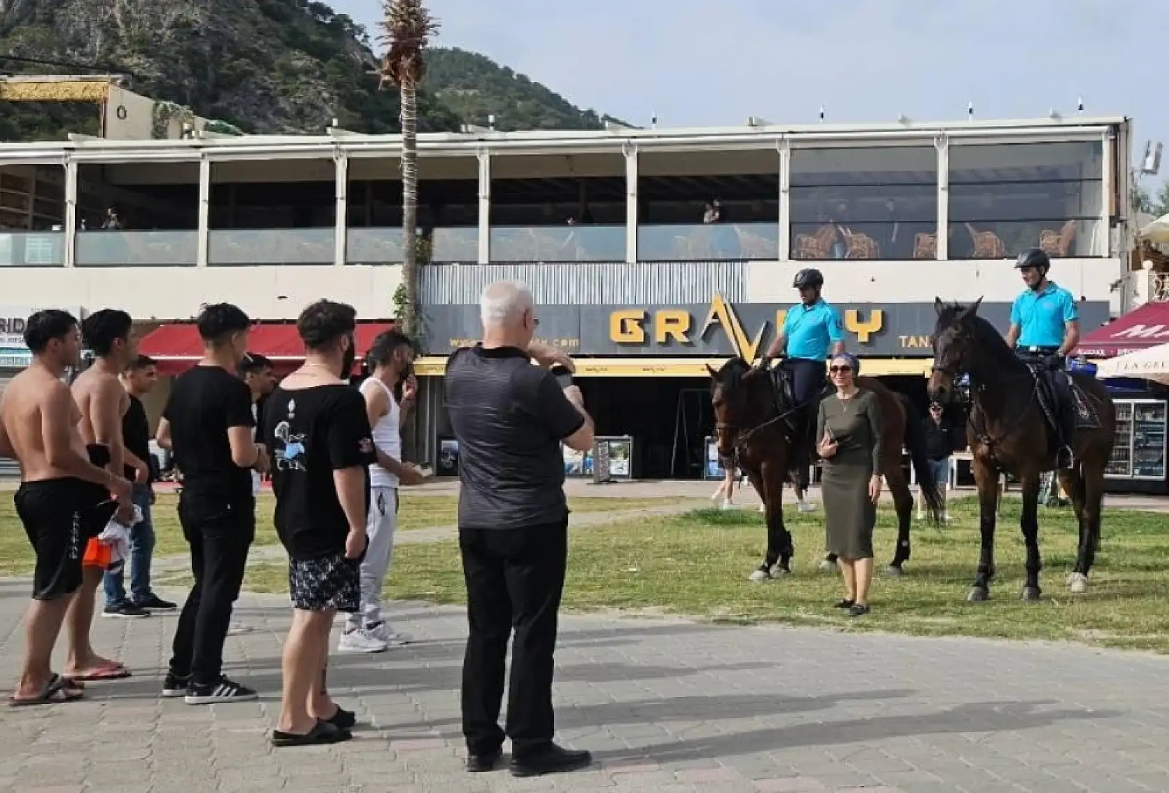 Jandarmanın atlı ekibi Fethiye'de görev başında