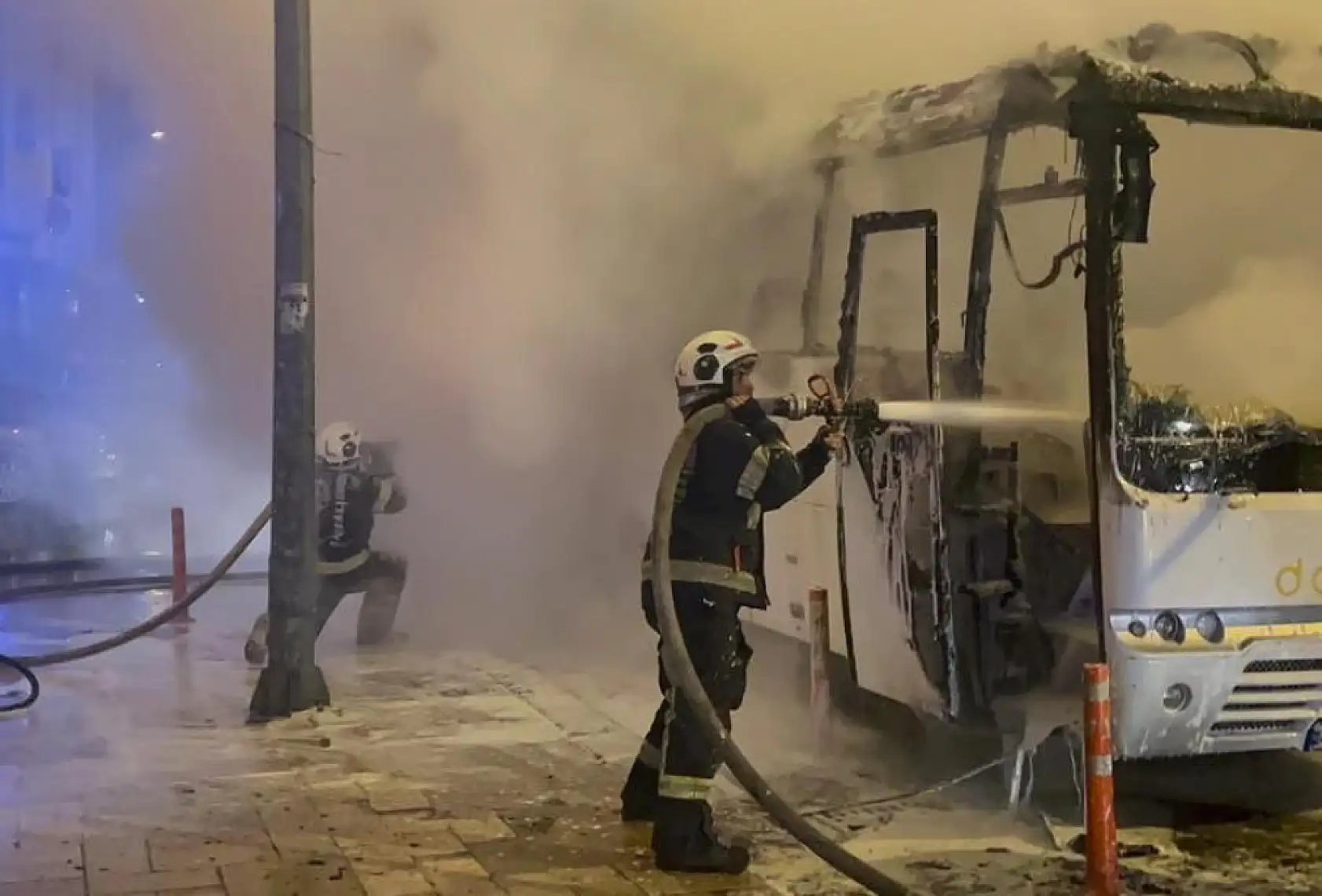 Servis şoförünün dikkati faciayı önledi, işçiler saniyelerle yanmaktan kurtuldu