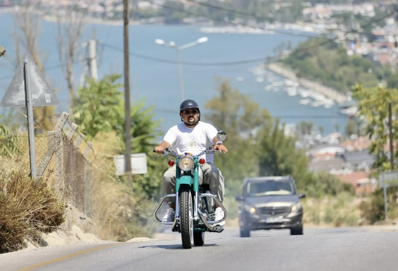 Amcasından yadigar 1973 model motosikleti yenileyip çocukluk hayalini gerçekleştirdi