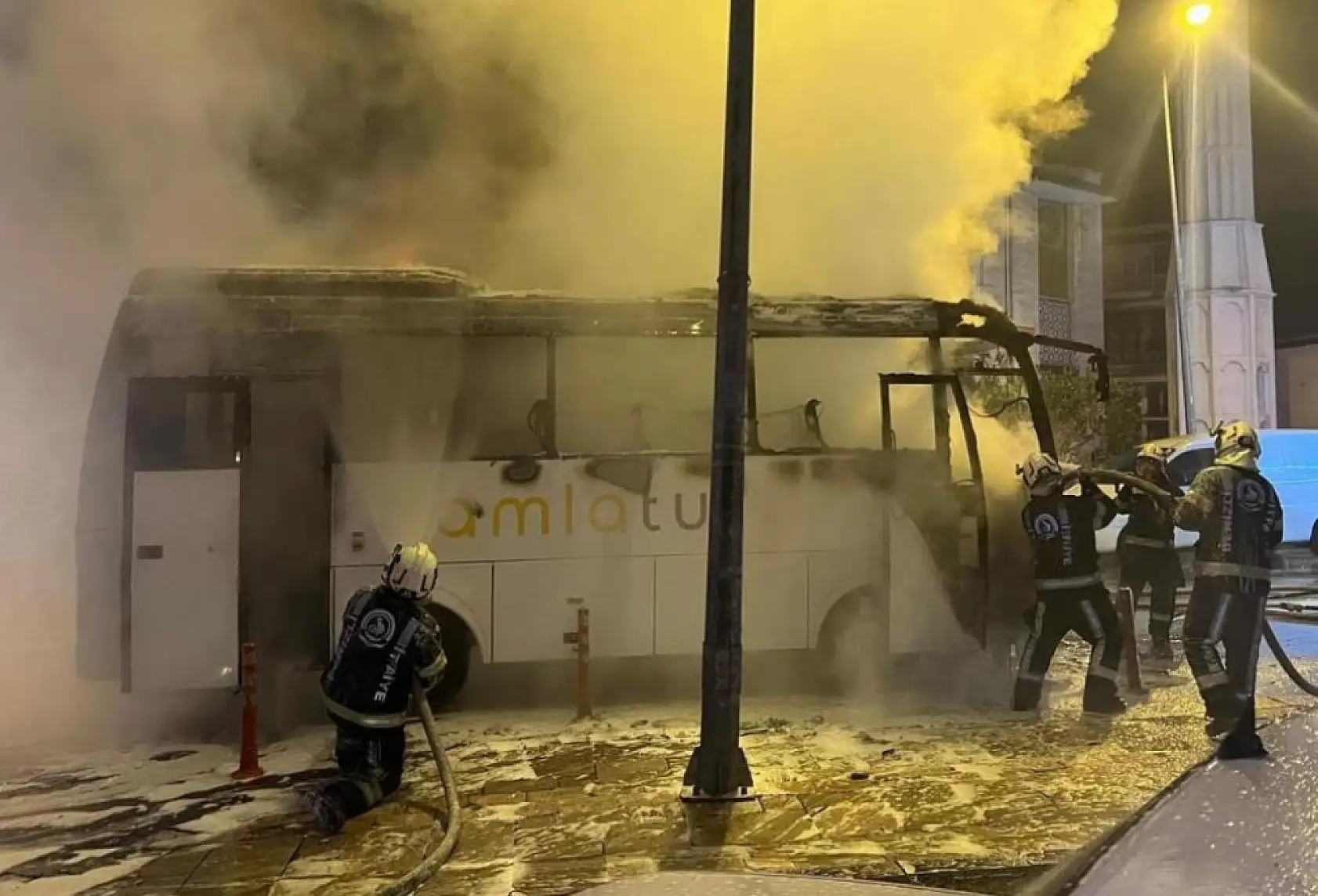 Servis şoförünün dikkati faciayı önledi, işçiler saniyelerle yanmaktan kurtuldu