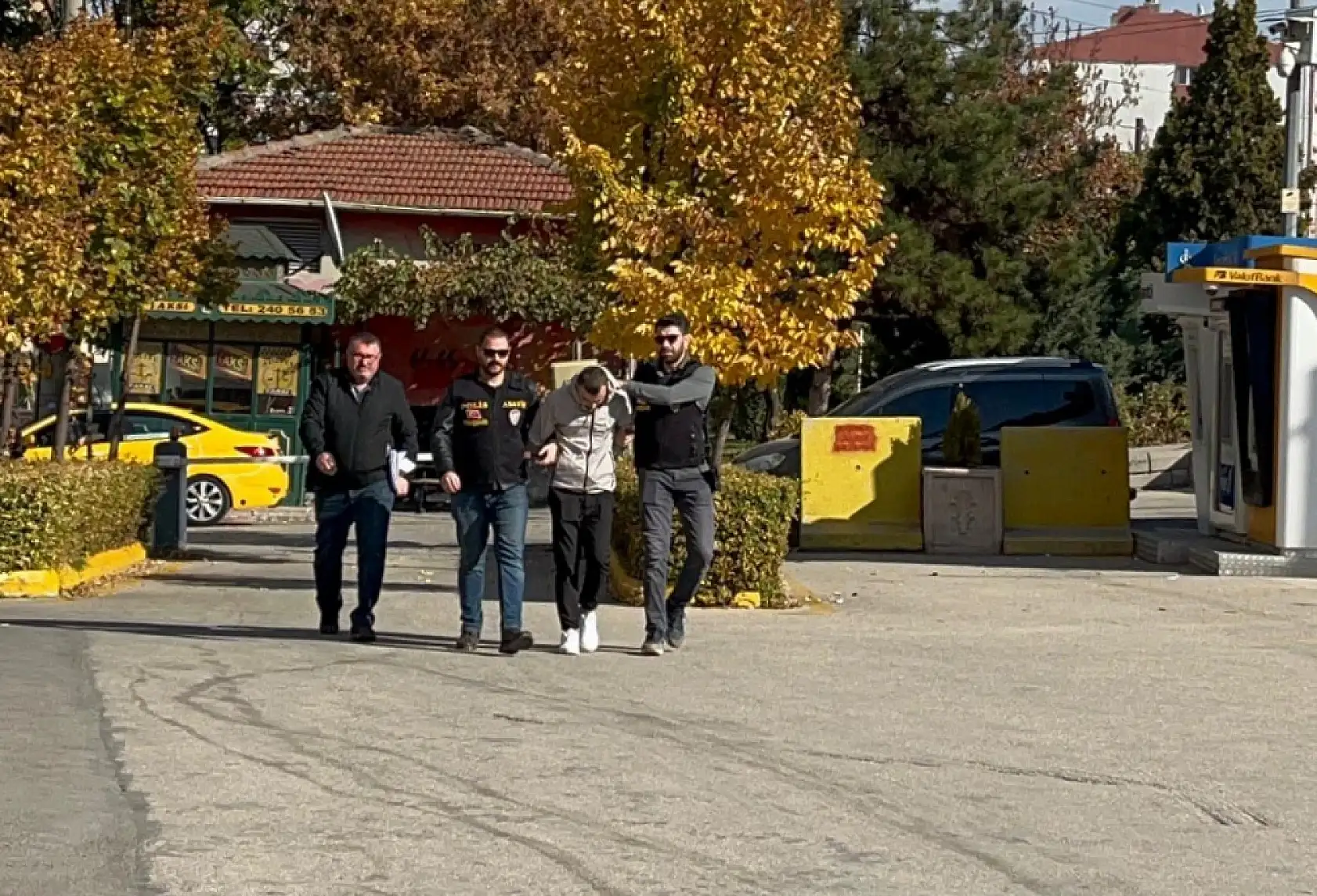 Aynı gecede 2 ayrı silahlı saldırı yapan şahıs adliyeye sevk edildi