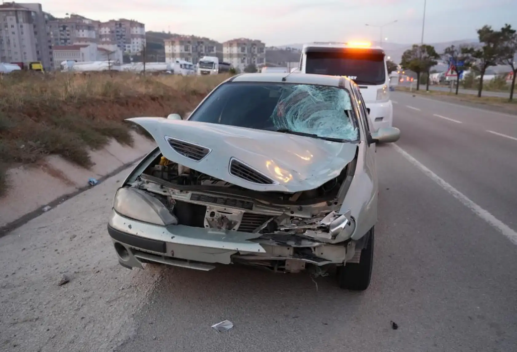 Ana Yolda Karşıya Geçmek İsteyen Yaya Otomobilin Çarpmasıyla Yaşamını Yitirdi