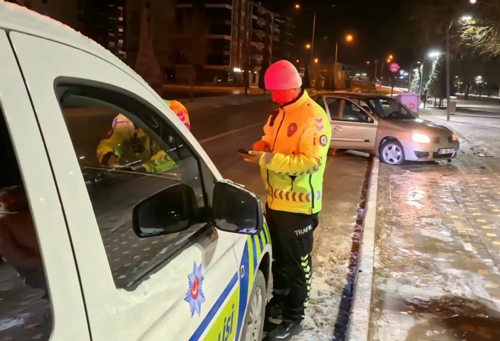 Alkollü şekilde direksiyon başına geçen genç kaza yaptı: 'İlk defa içtim, onda da kaza yaptım'