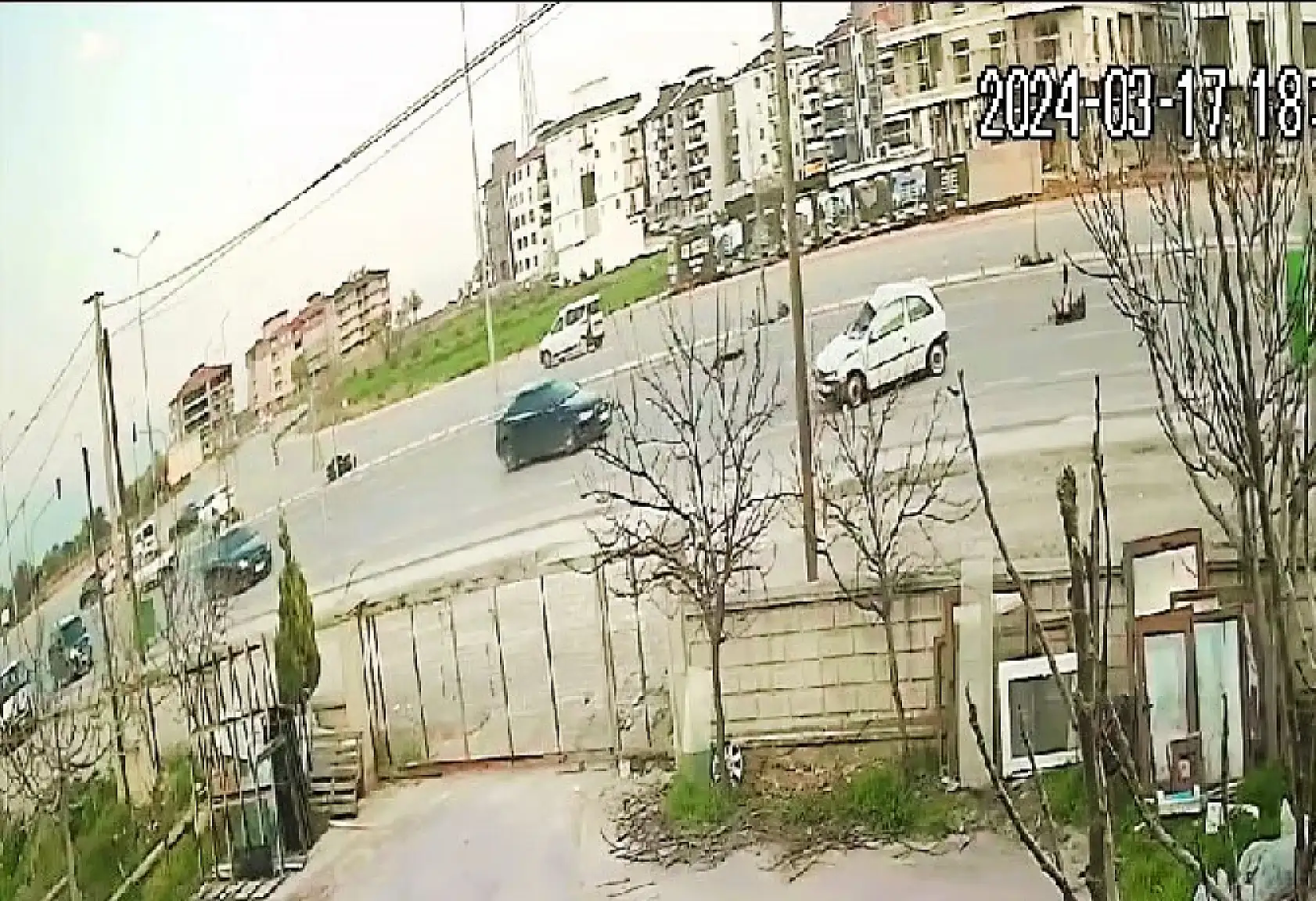 Otomobilin çarptığı yaya metrelerce savrulup feci şekilde öldü