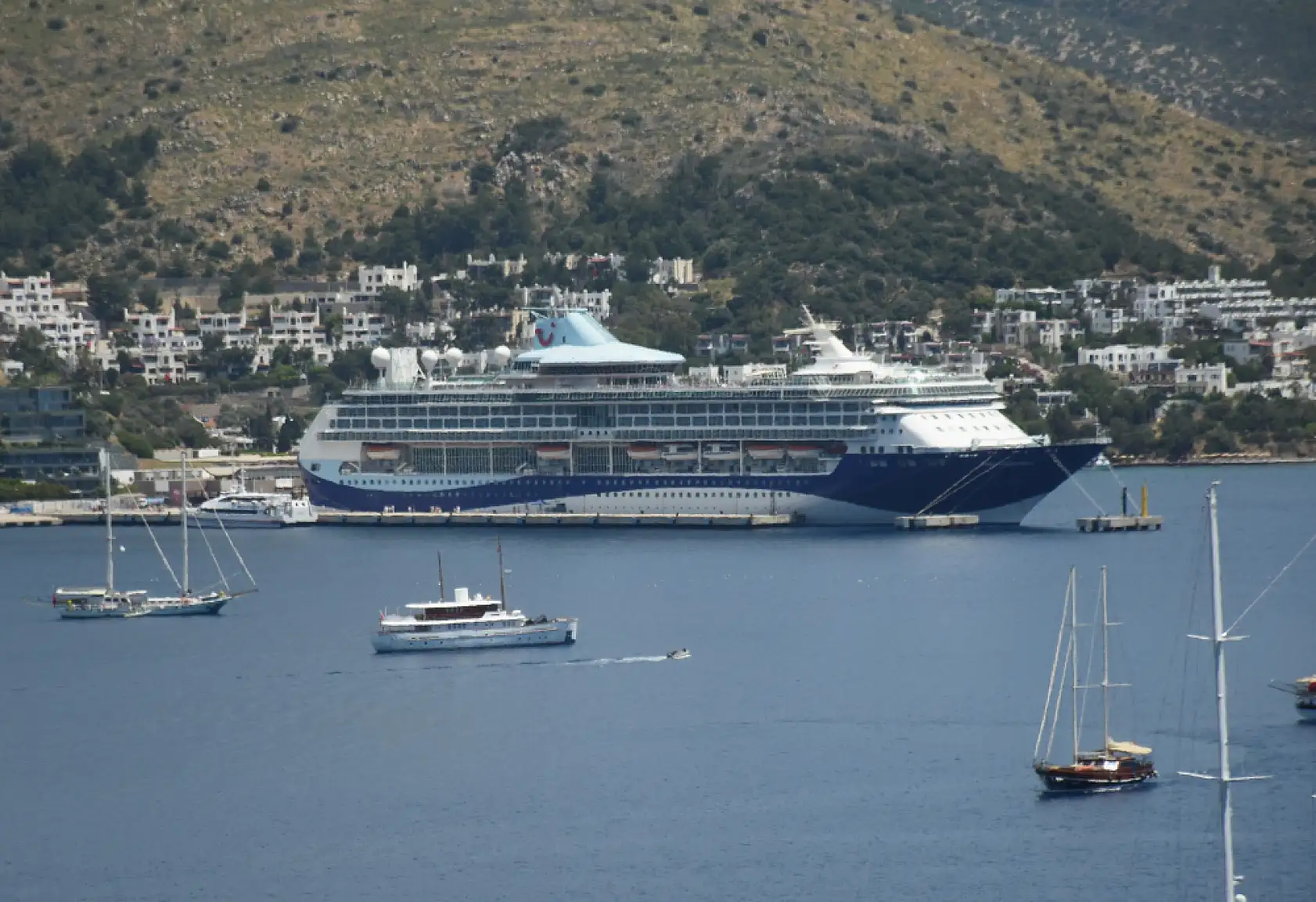 Bodrum'a 'Marella Discovery 2' kruvaziyeriyle 1789 turist geldi