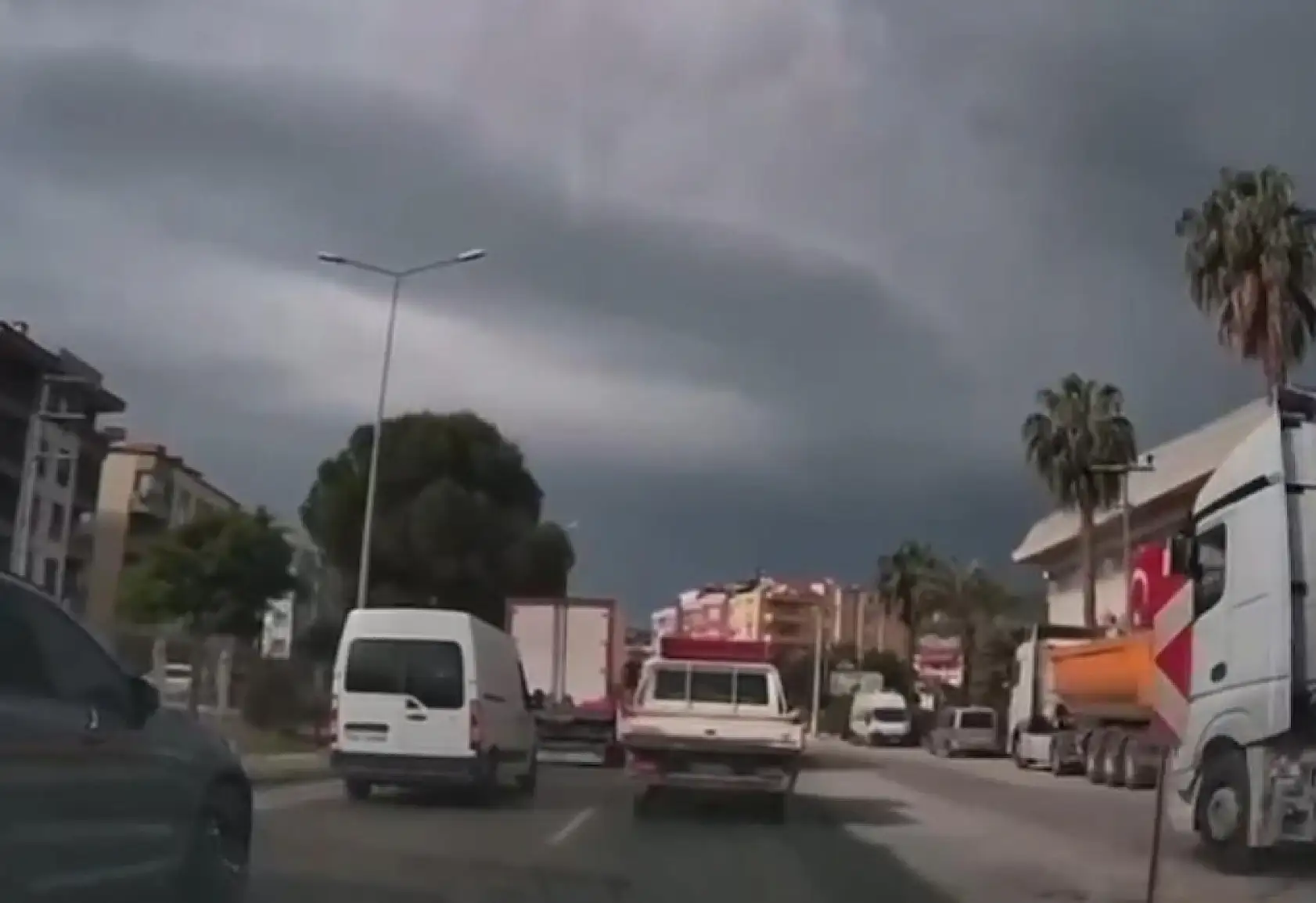 Milas'ta trafik kurallarını hiçe sayan sürücüler tepki çekti