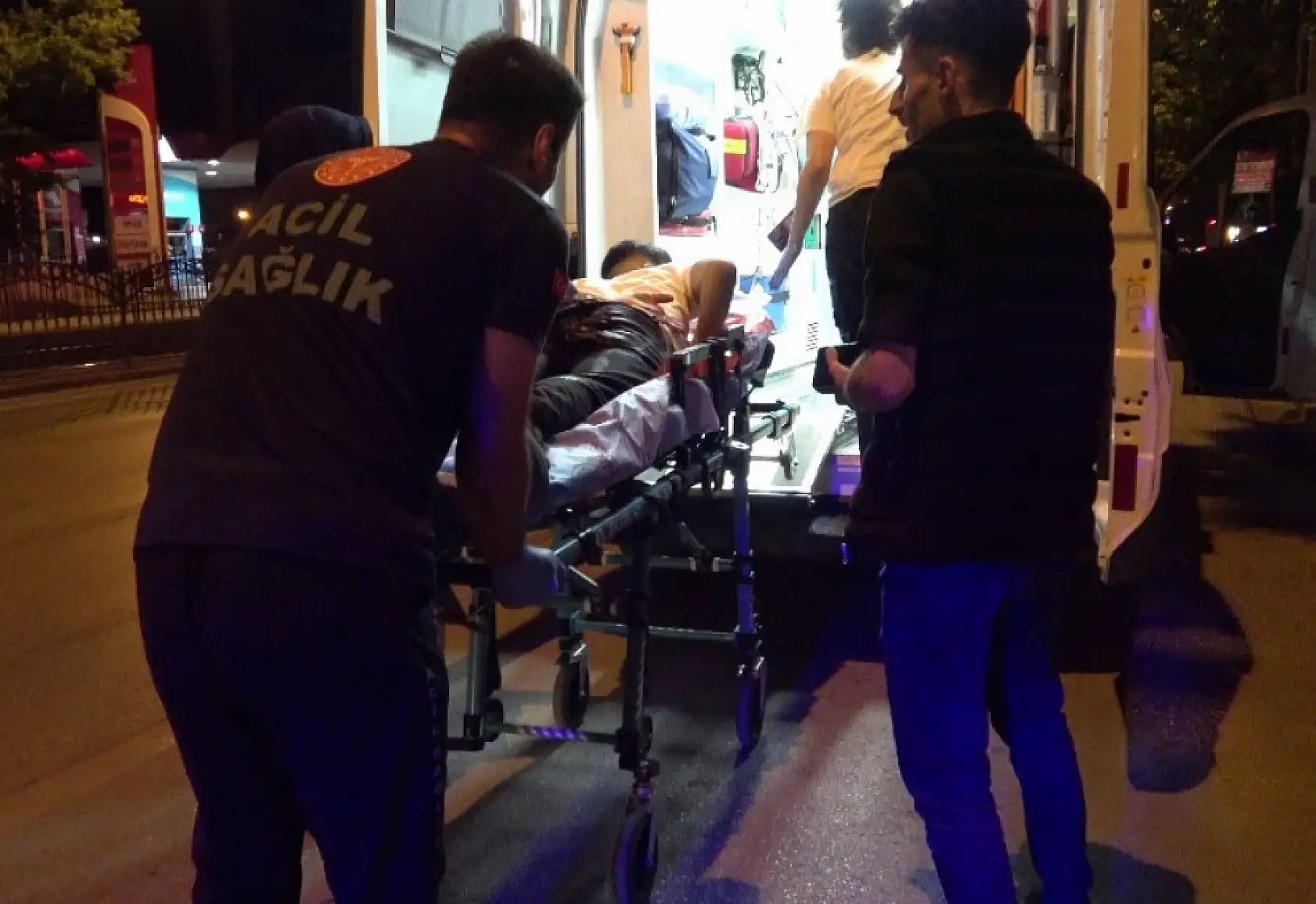 'Paranızı geri vereceğim' diye çağırdığı iki kardeşi bıçakladı