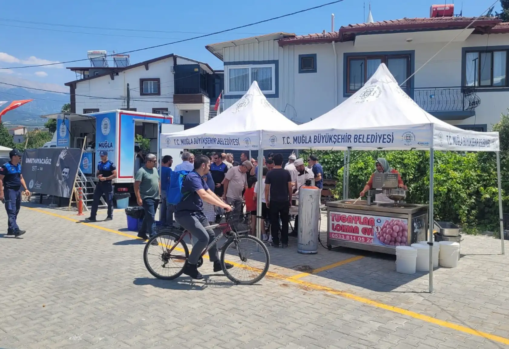 Muğla Büyükşehir Belediyesi'nden Seydikemer'de Ferdi Zeyrek Anısına Lokma Hayrı