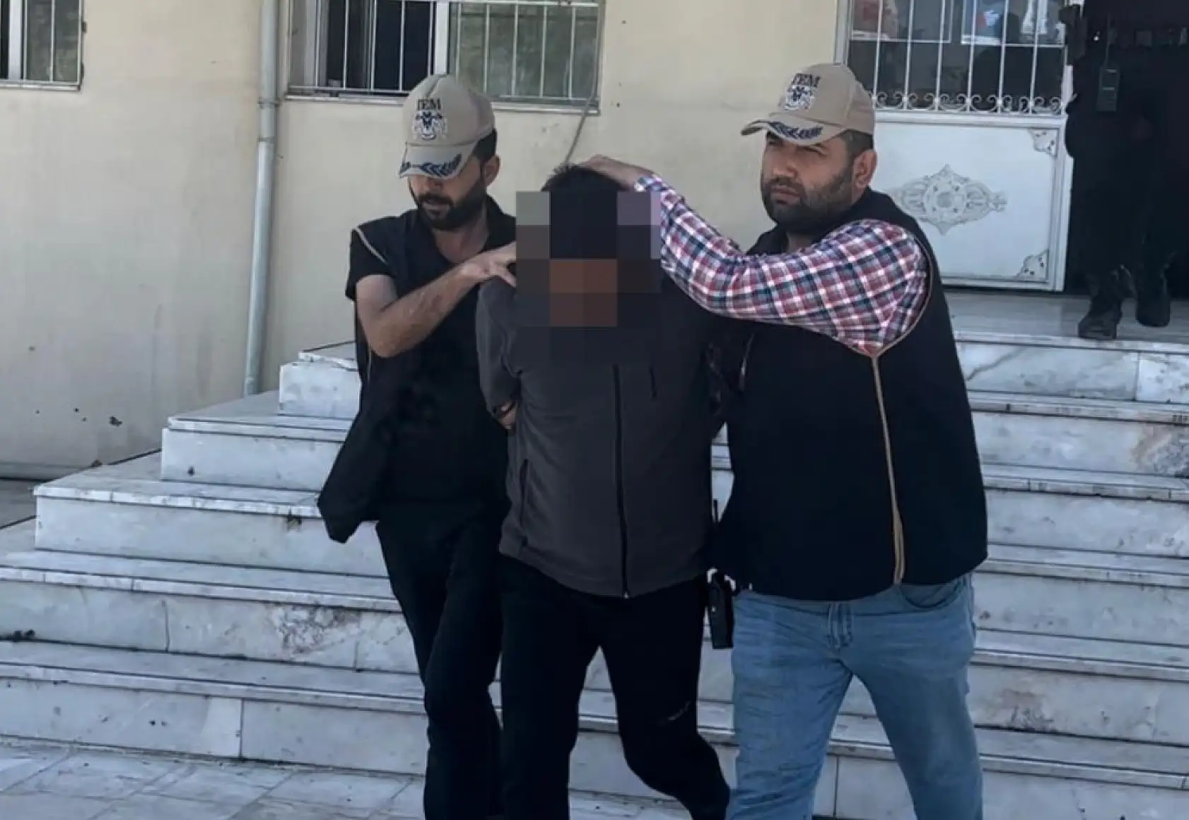Polise sosyal medyadan meydan okudu, soluğu karakolda aldı