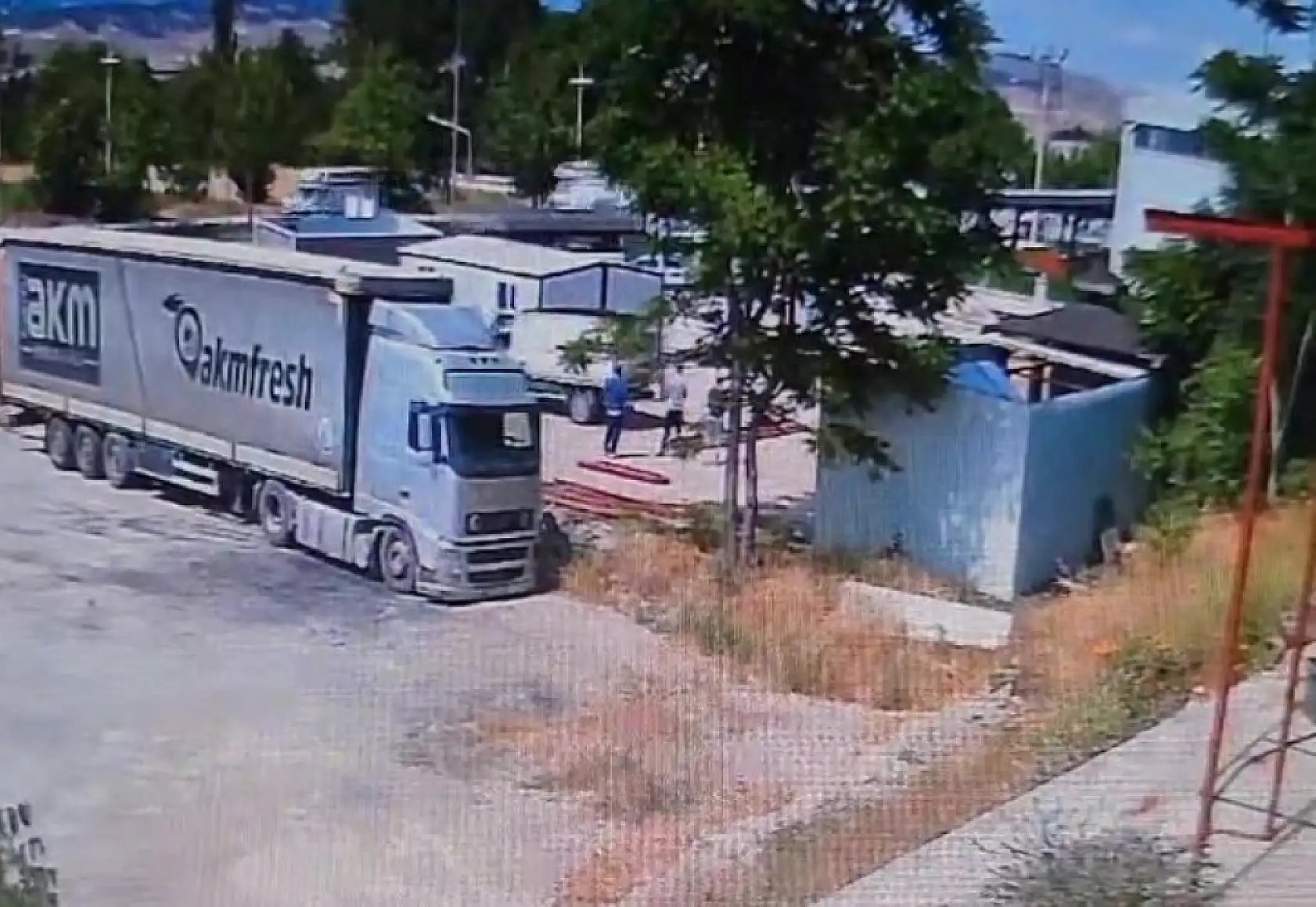 Çalıştığı işyerini soydu, patronuna ölüm tehditli not bıraktı