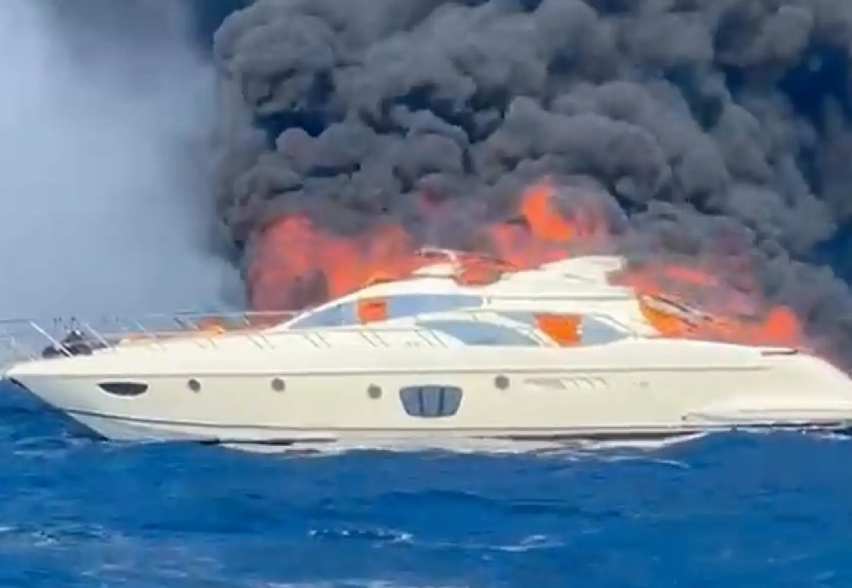 Bodrum Türkbükü'nde lüks motoryattaki yangında 1,5 milyon dolarlık zarar