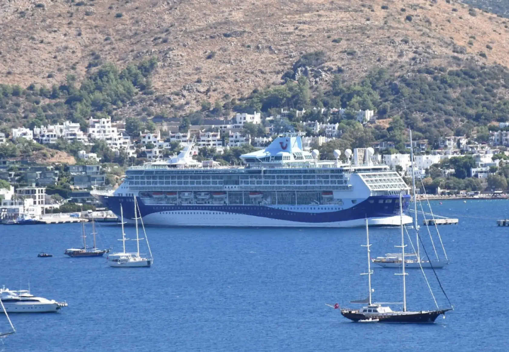 Bodrum'a 'Marella Discovery 2' kruvaziyeriyle 1722 yolcu geldi