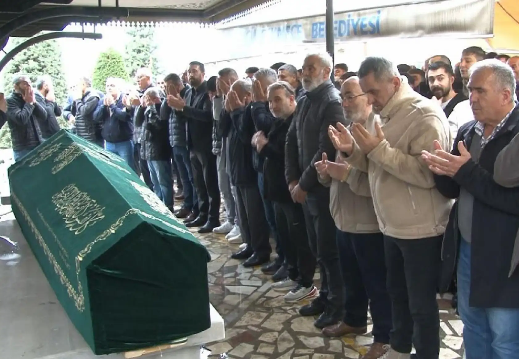 9 aydır aranan ve metruk binada ölü bulunan genç son yolculuğuna uğurlandı