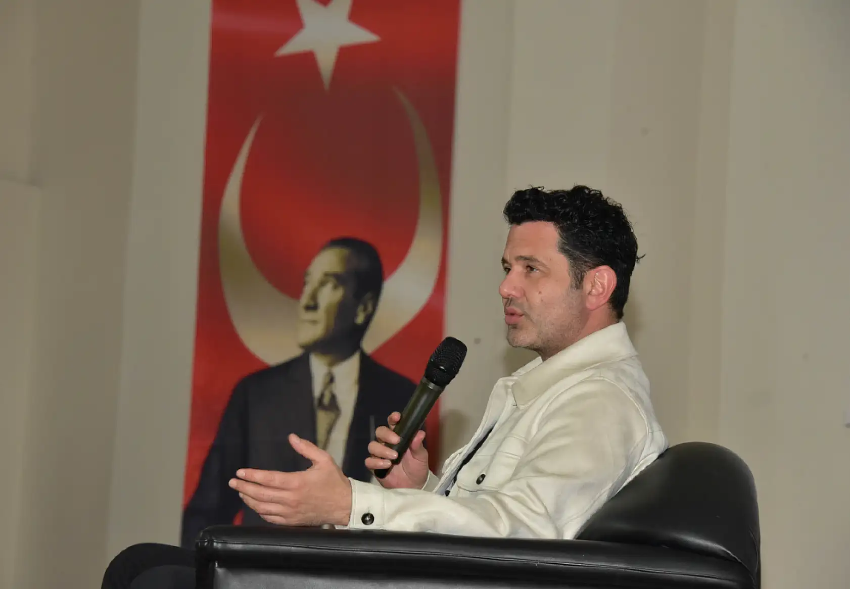 Ünlü Sanatçı Keremcem MSKÜ'lü Öğrencilerle buluştu