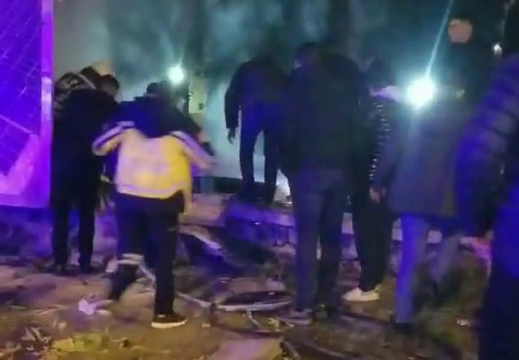 Otomobil bahçeye uçtu: 3 ölü