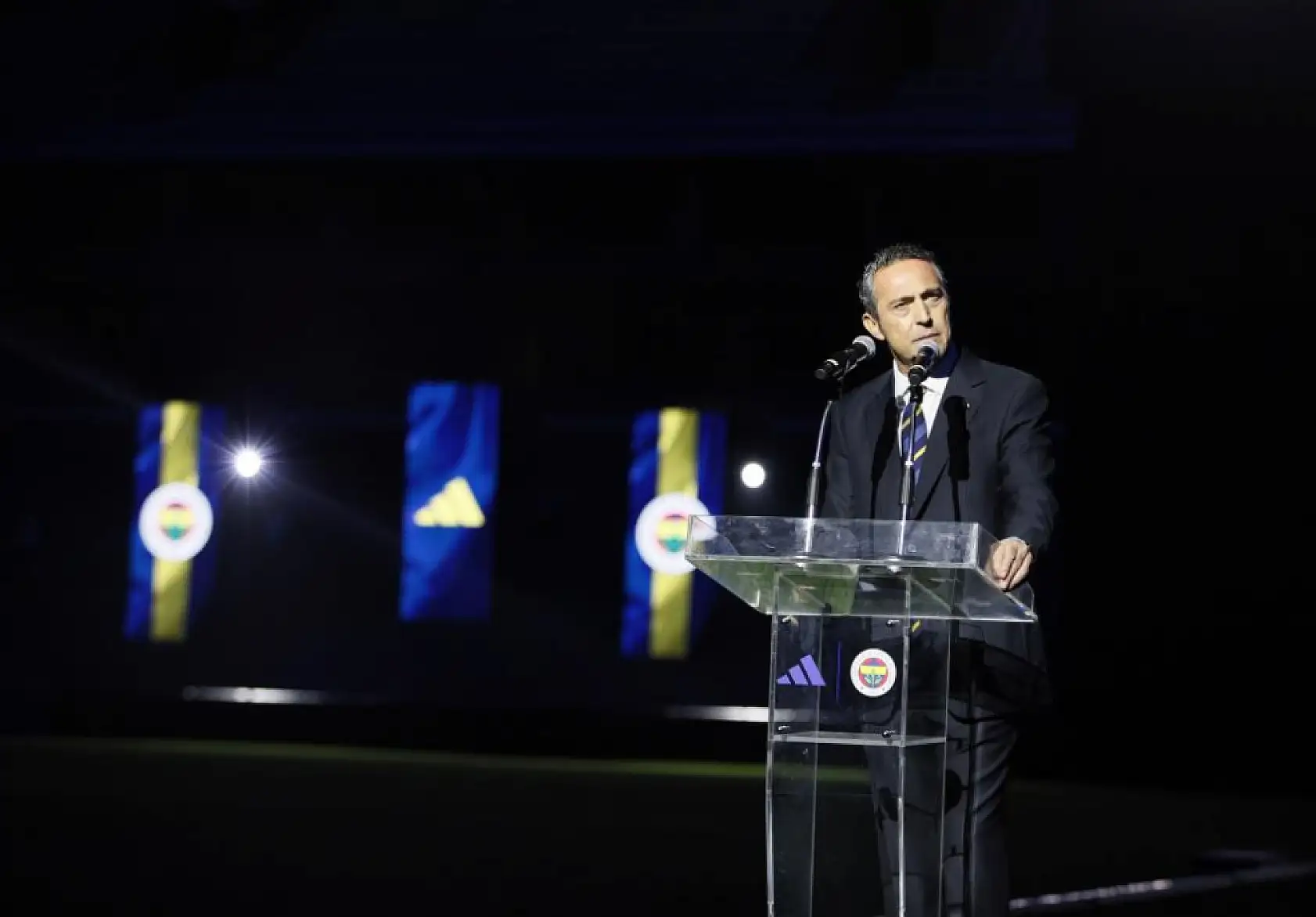 Fenerbahçe'nin 2025-2026 sezonu formalarının lansmanı yapıldı