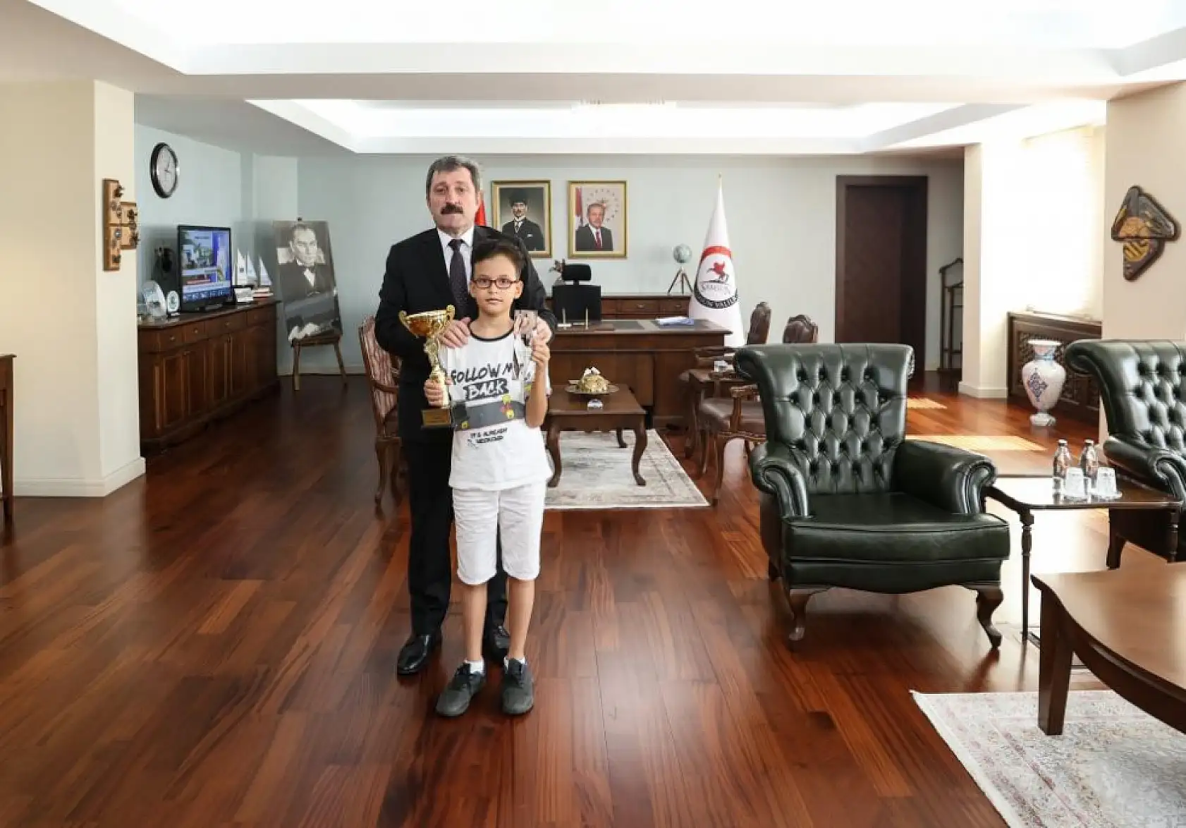 Minik piyanist, başarılarıyla parmak ısırtıyor