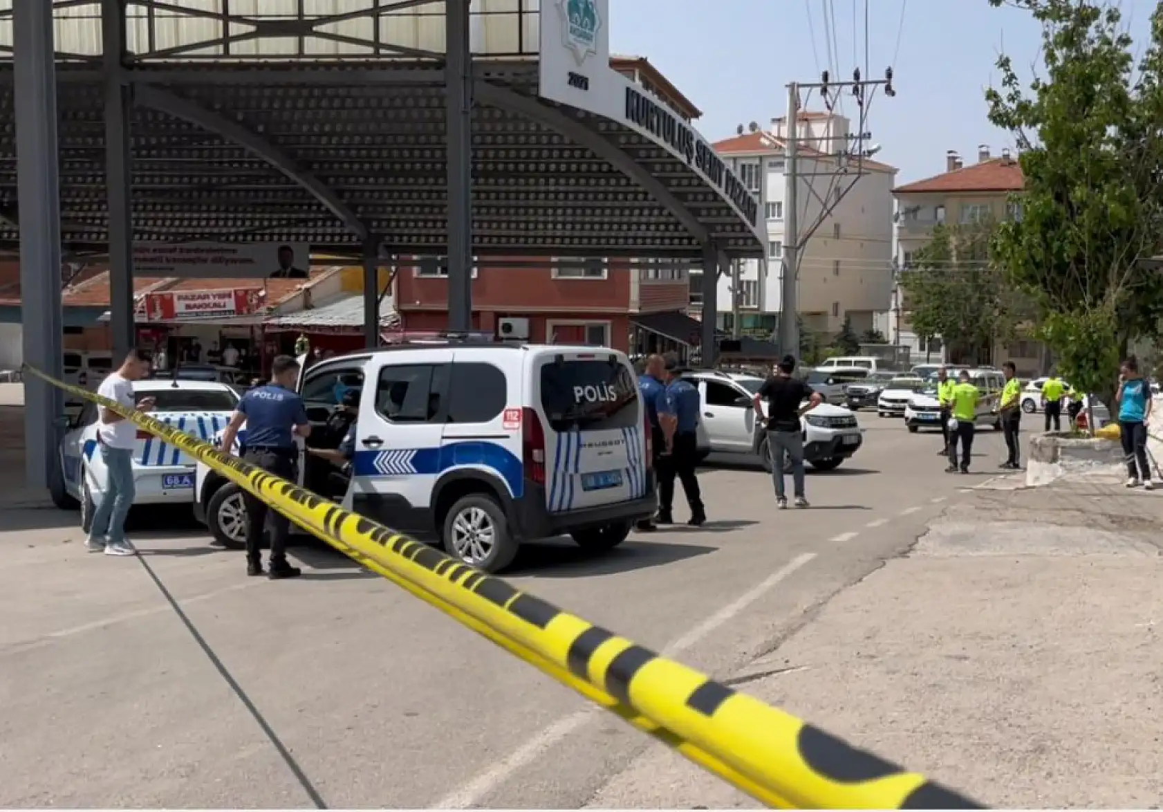 Çöp kamyonunun altında can verdi