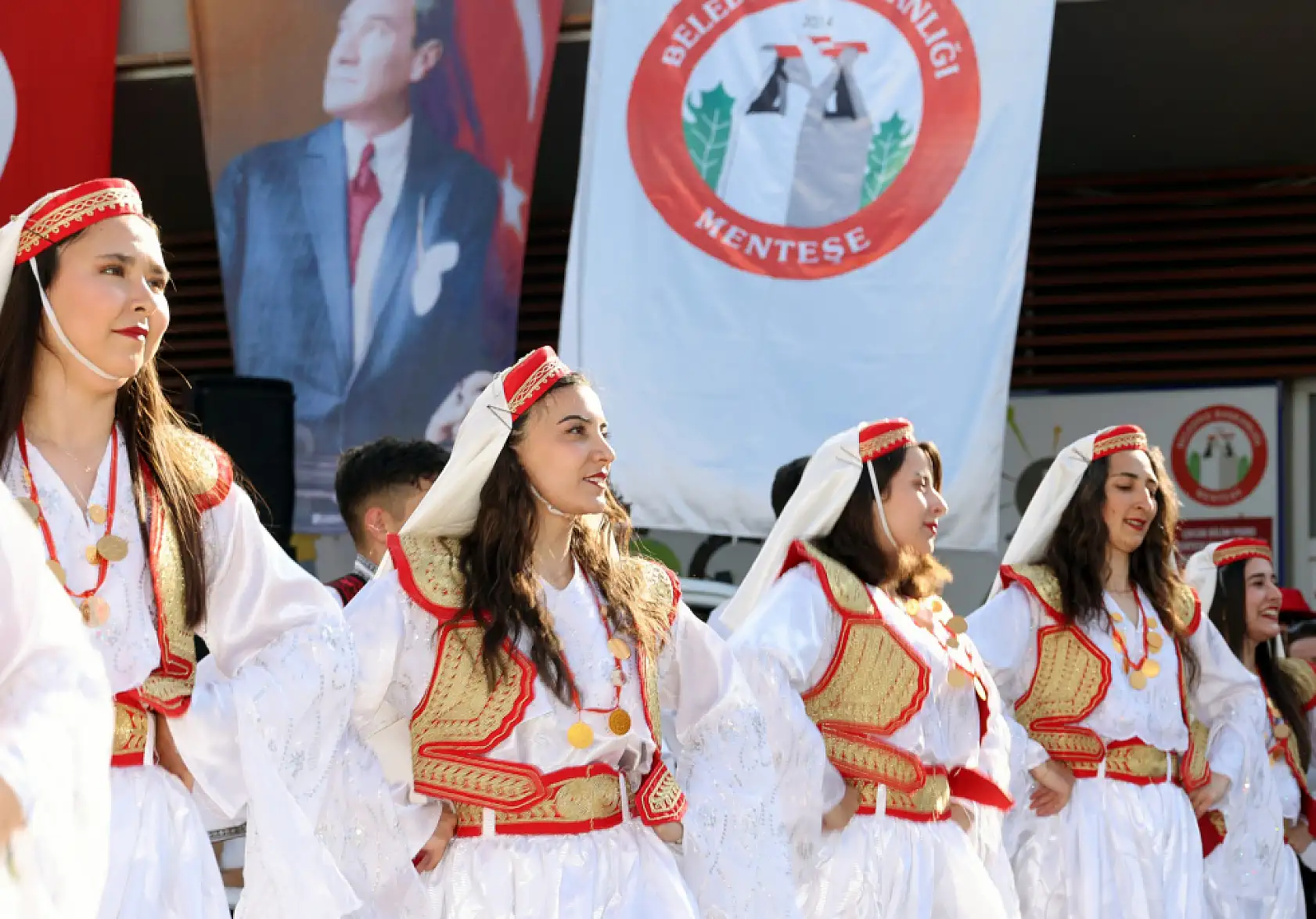 Dansın tüm renkleri Menteşe'de buluştu