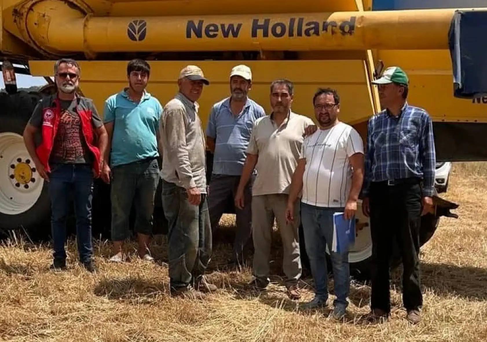 Seydikemer'de Buğday hasadı devam ediyor, çiftçiler anız yakımı konusunda uyarılıyor