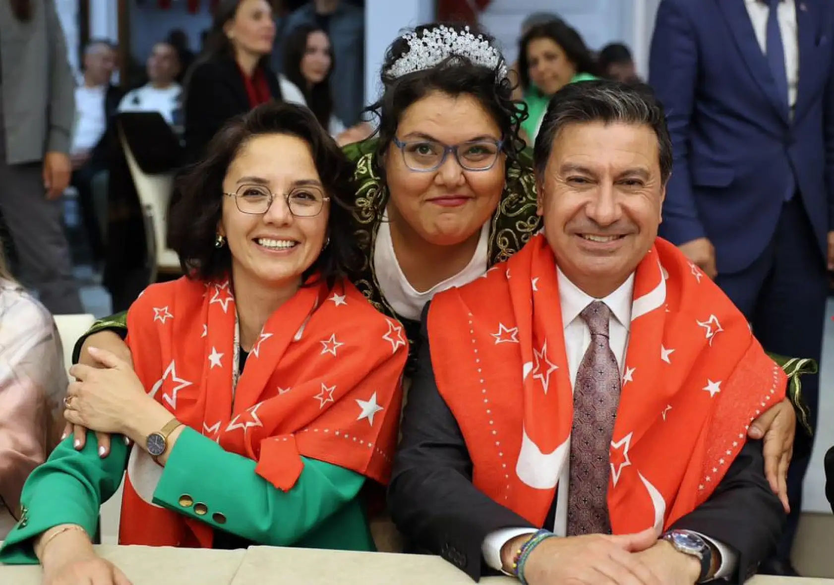 Aras çiftine kına sürprizi