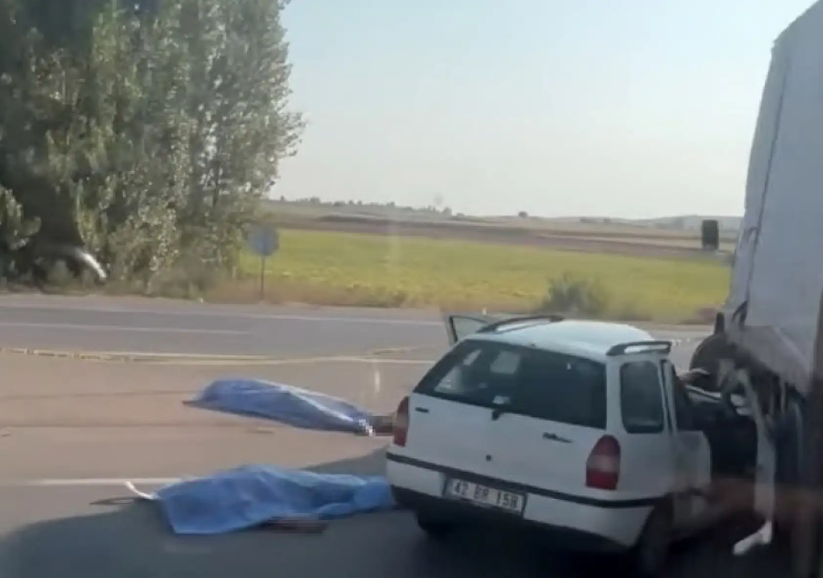 Otomobil tıra çarptı: 4 ölü, 2 yaralı