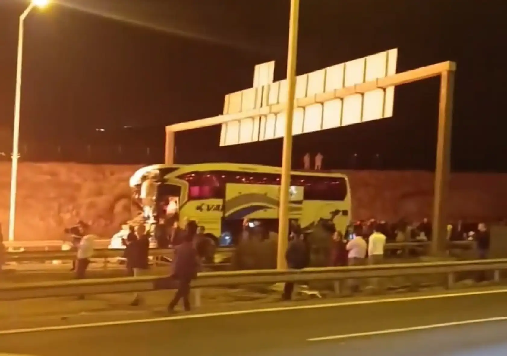 TAG Otoyolu'nda zincirleme kaza: 1 ölü, 19 yaralı