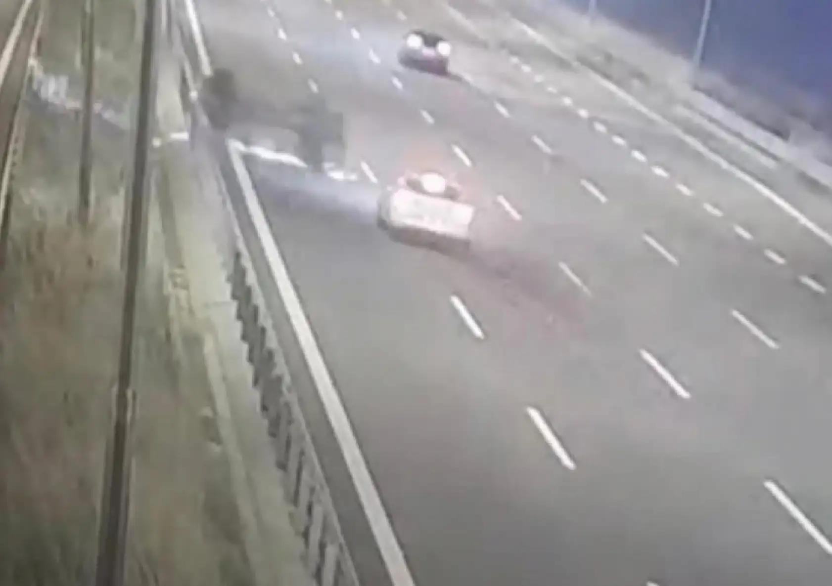 Feci kaza: 9 yaşındaki çocuk otomobilden fırladı