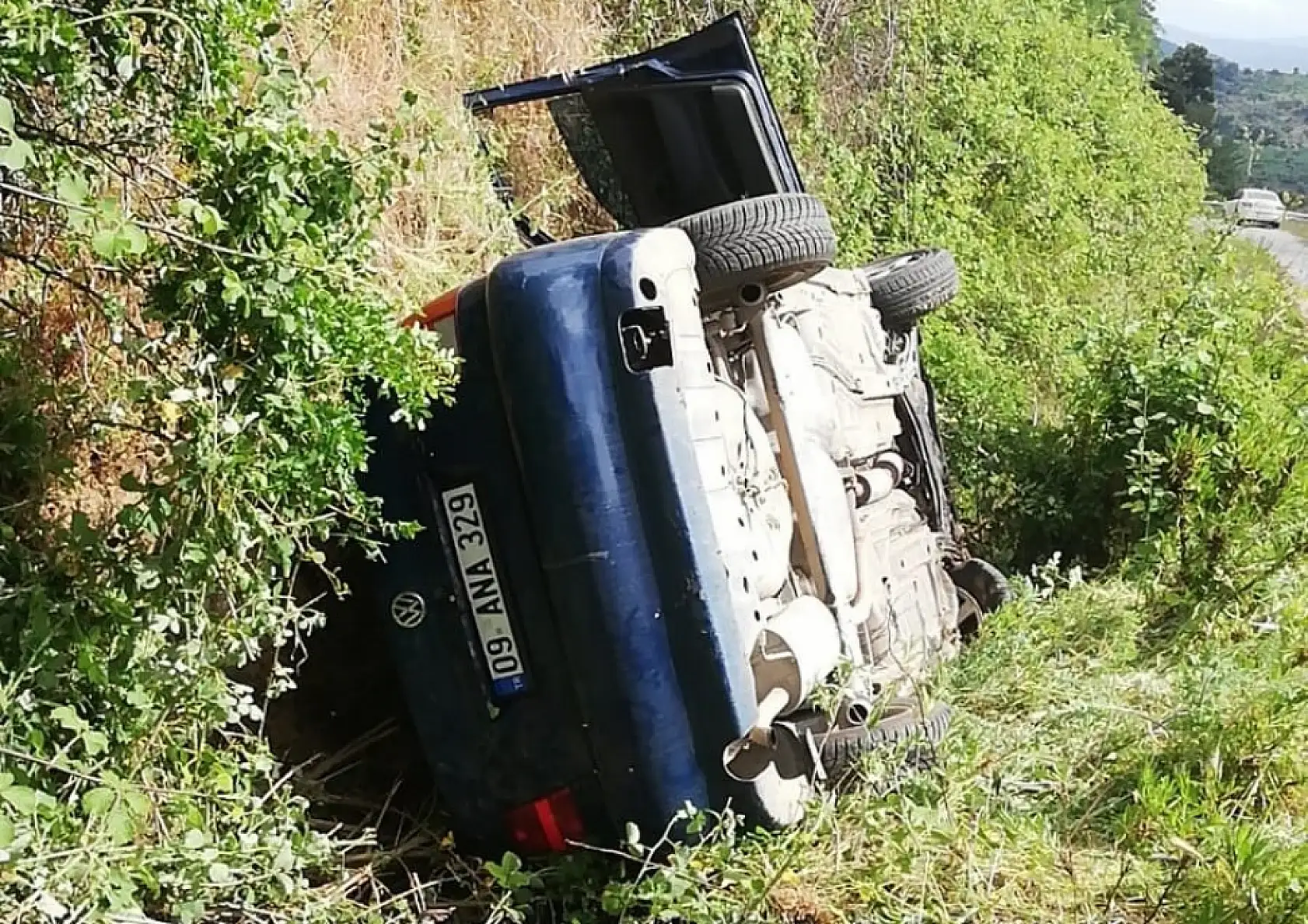 Otomobil şarampole devrildi: 1 ölü, 1 yaralı