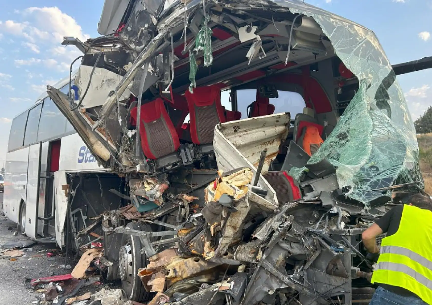 Muğla'dan Batman'a Giden Araç Tarsus'ta Kaza Yaptı