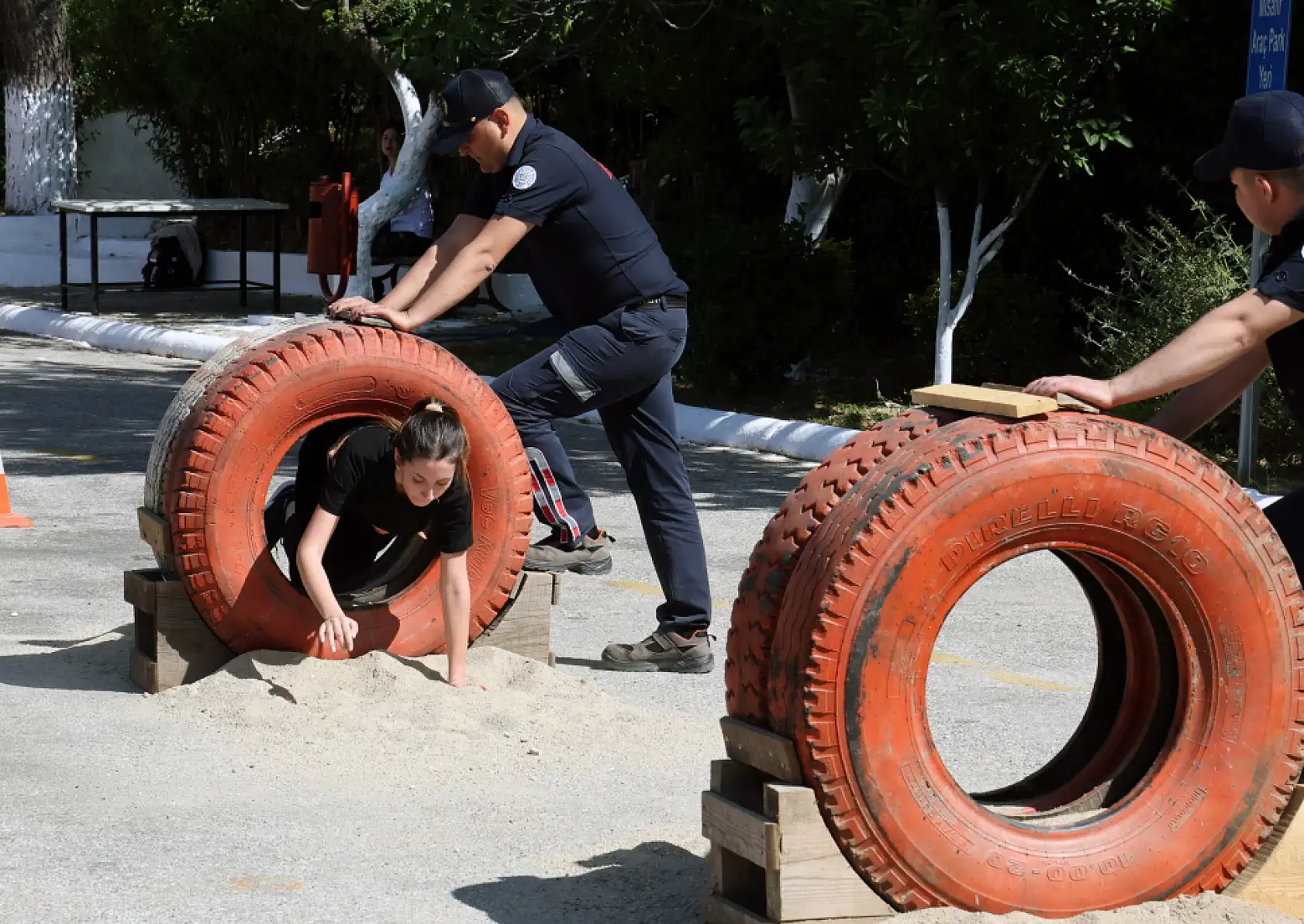 Alev savaşçısı olmak için komando eğitim parkurunda ter döktüler