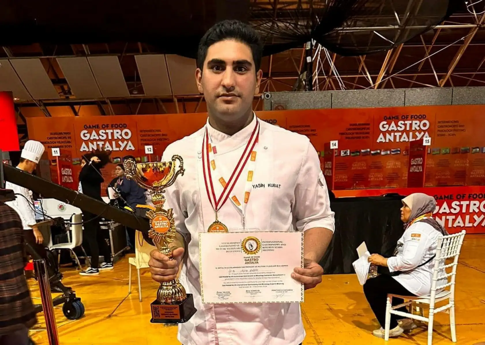 Fethiyeli gençler, okullarına 'Yılın en iyi lisesi' ödülünü kazandırdı