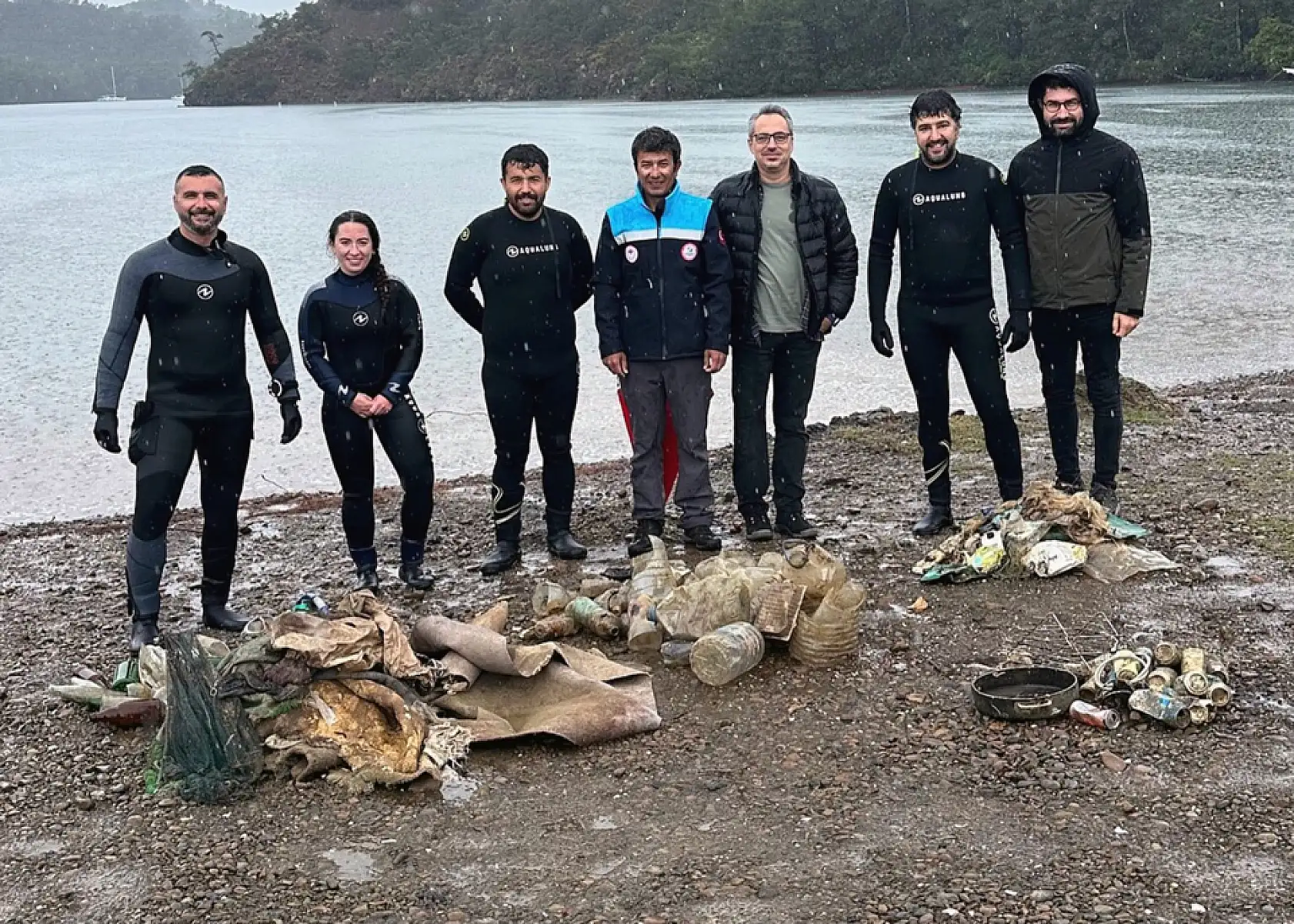 Marmaris Bencik Koyu'nda deniz dibi temizliği gerçekleştirildi